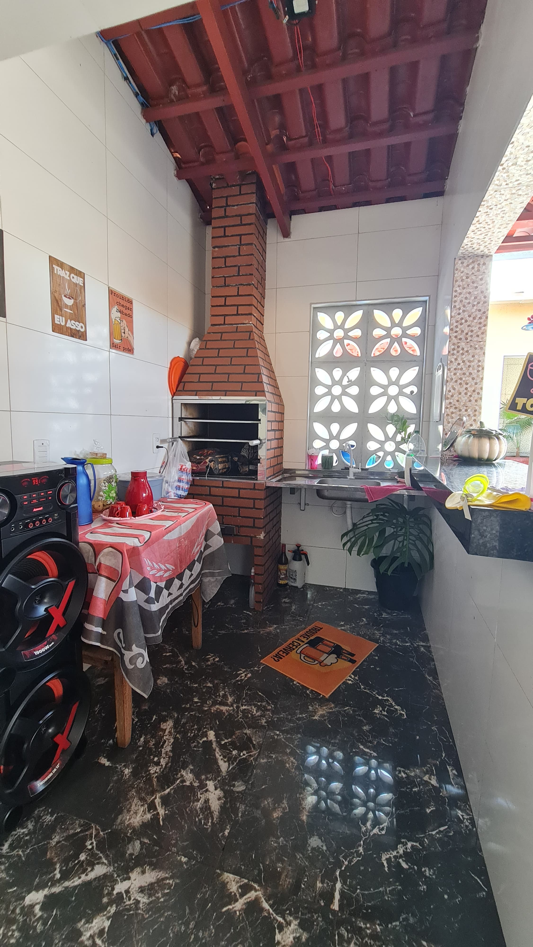 Excelente oportunidade de moradia! Este imóvel oferece uma configuração confortável e funcional, ideal para famílias que buscam espaço e praticidade.