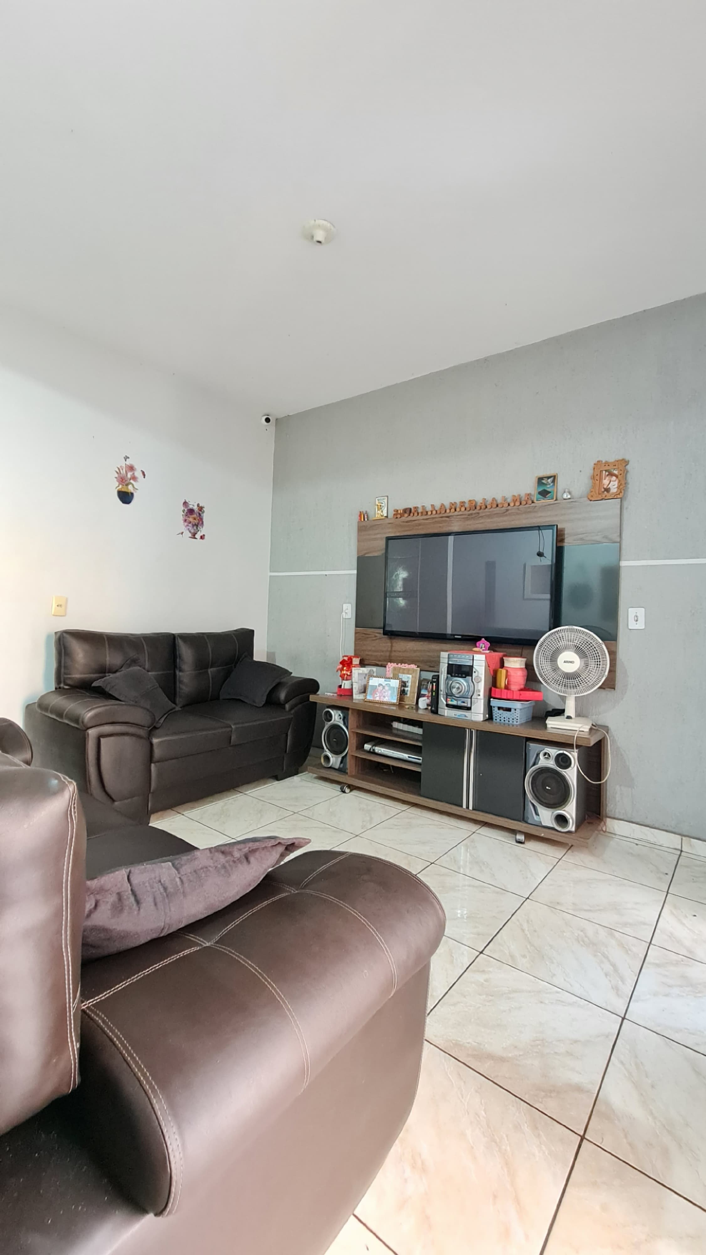 Excelente oportunidade de moradia! Este imóvel oferece uma configuração confortável e funcional, ideal para famílias que buscam espaço e praticidade.
