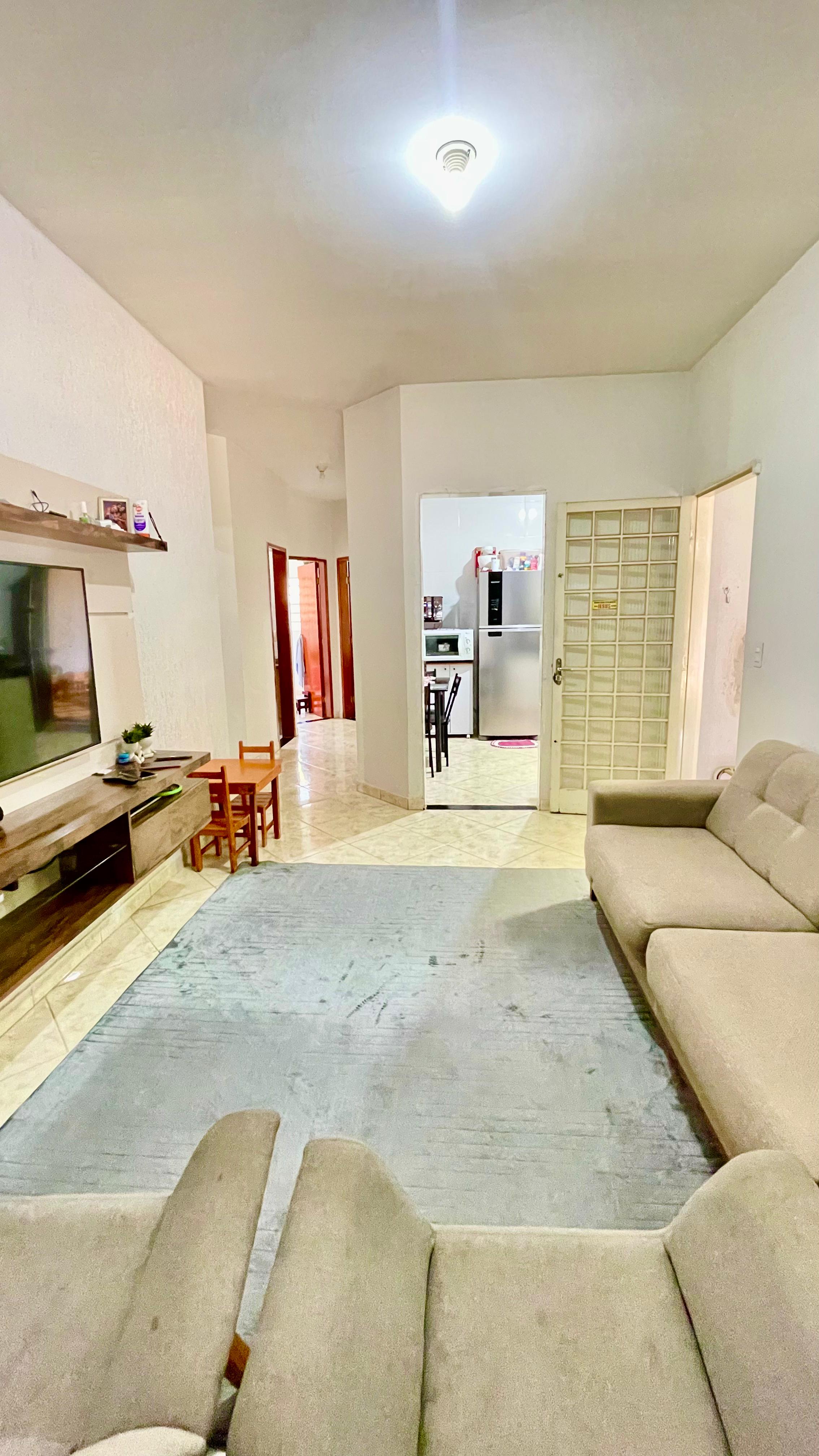 Ampla casa à venda ao lado do Terminal Recanto do Bosque — Goiânia-GO