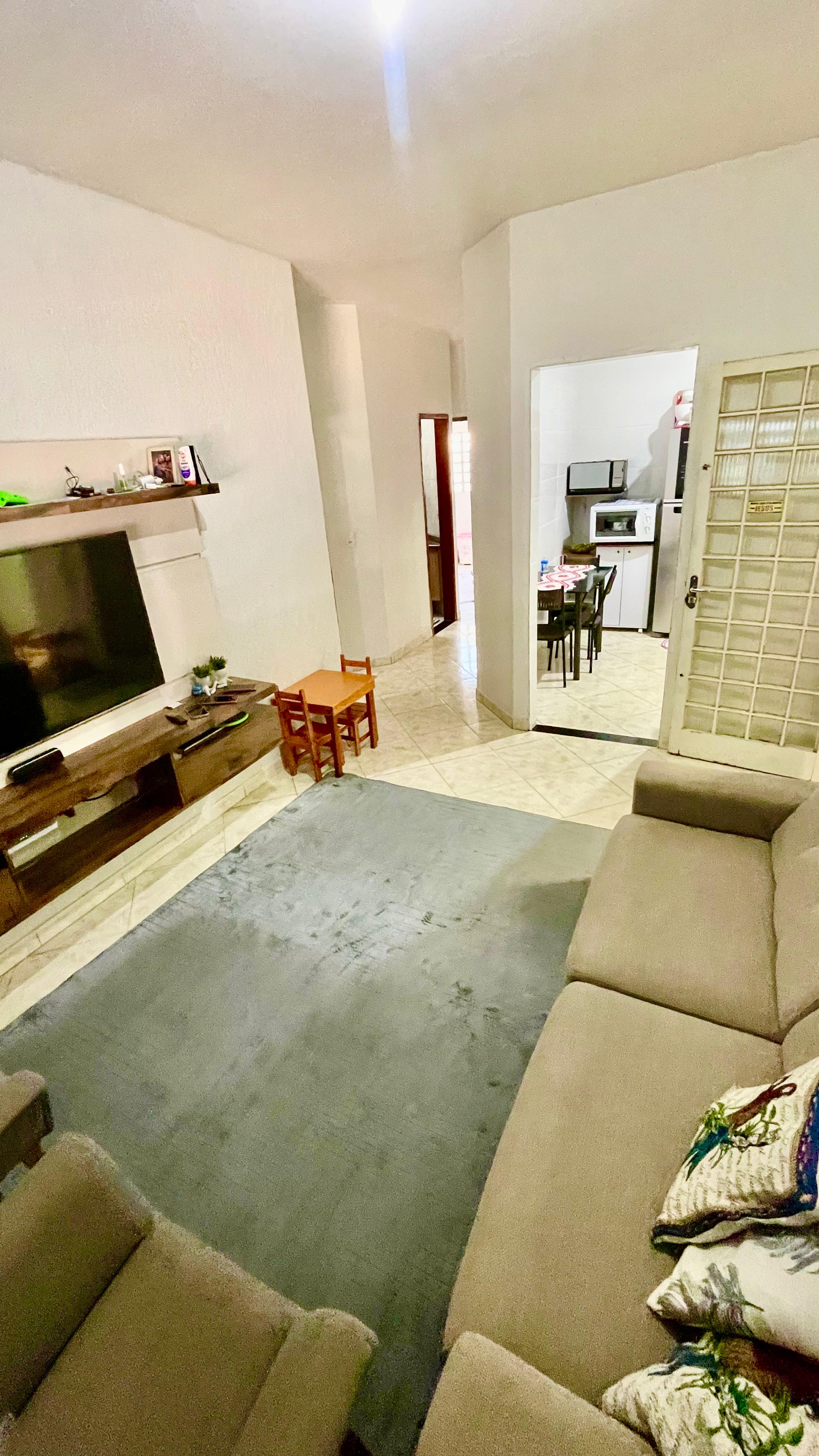Ampla casa à venda ao lado do Terminal Recanto do Bosque — Goiânia-GO