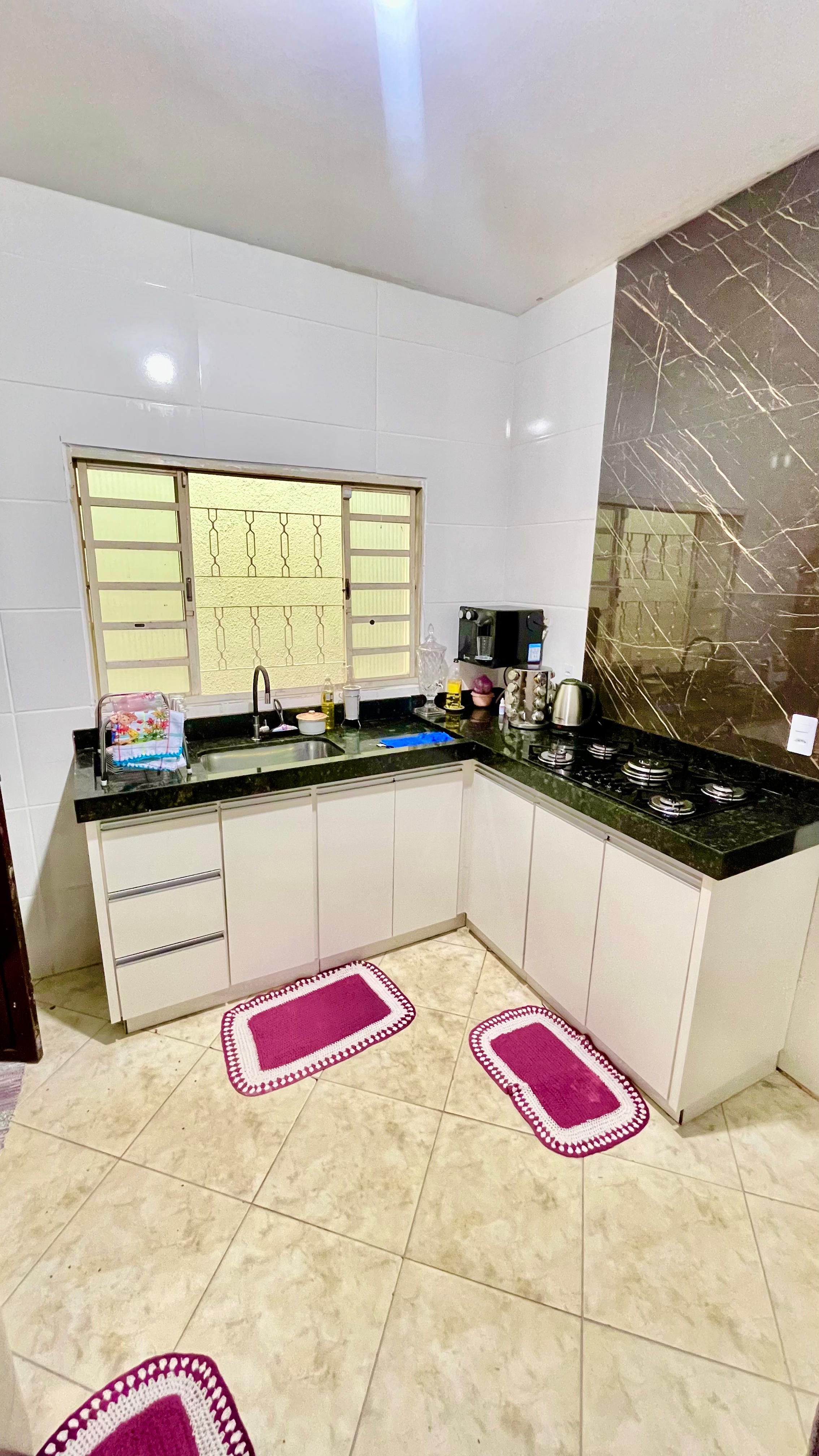 Ampla casa à venda ao lado do Terminal Recanto do Bosque — Goiânia-GO