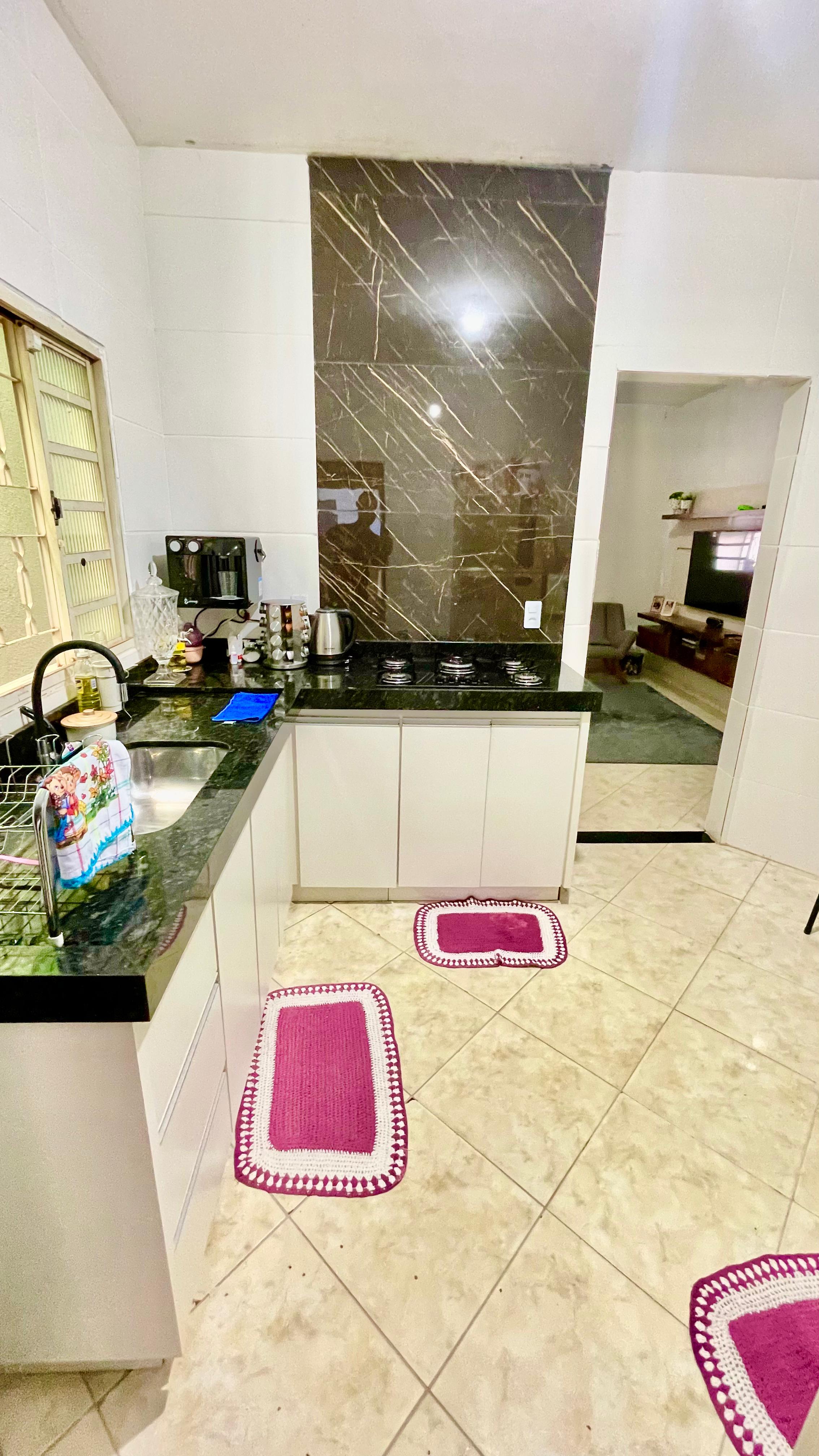 Ampla casa à venda ao lado do Terminal Recanto do Bosque — Goiânia-GO