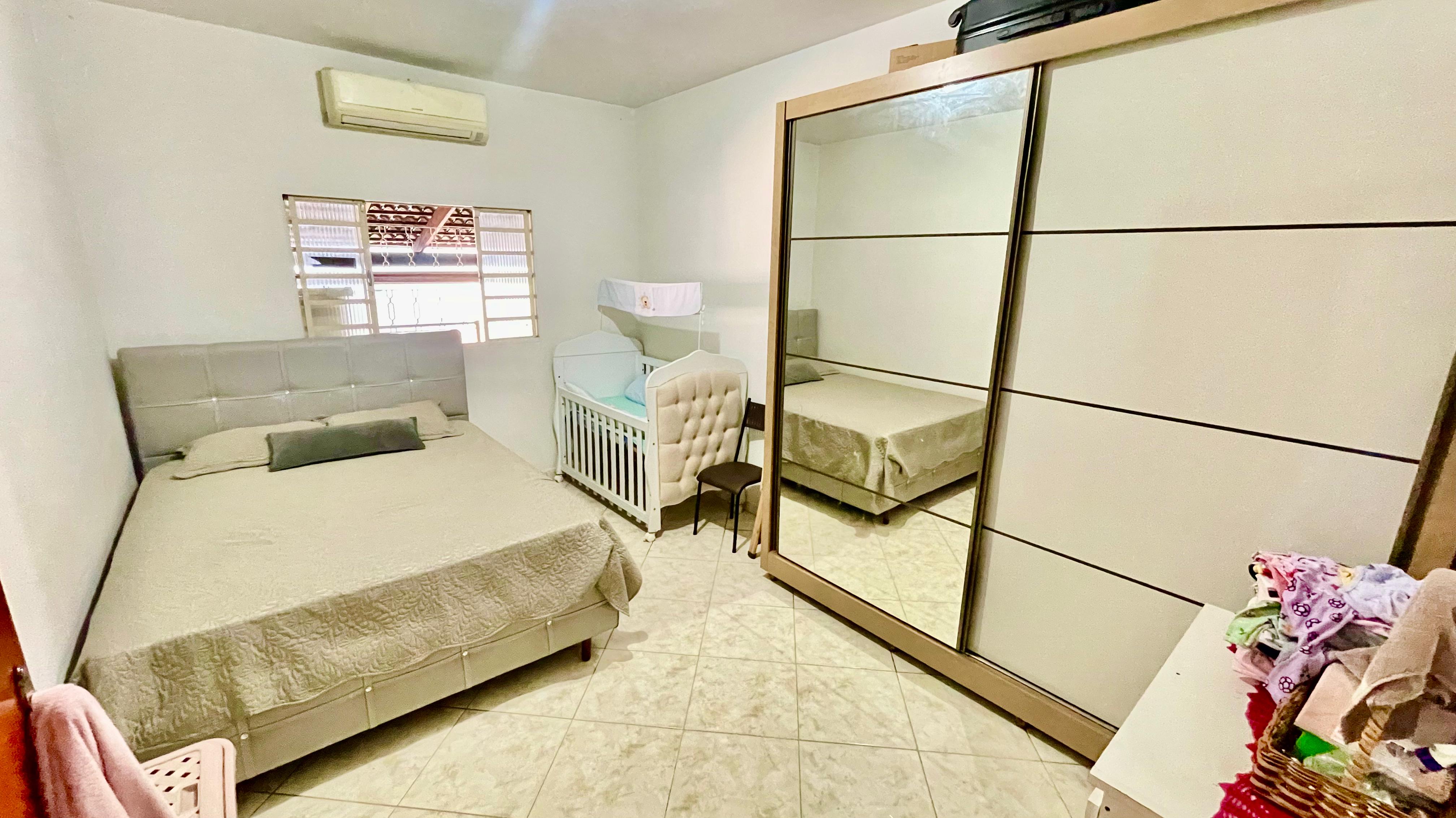 Ampla casa à venda ao lado do Terminal Recanto do Bosque — Goiânia-GO