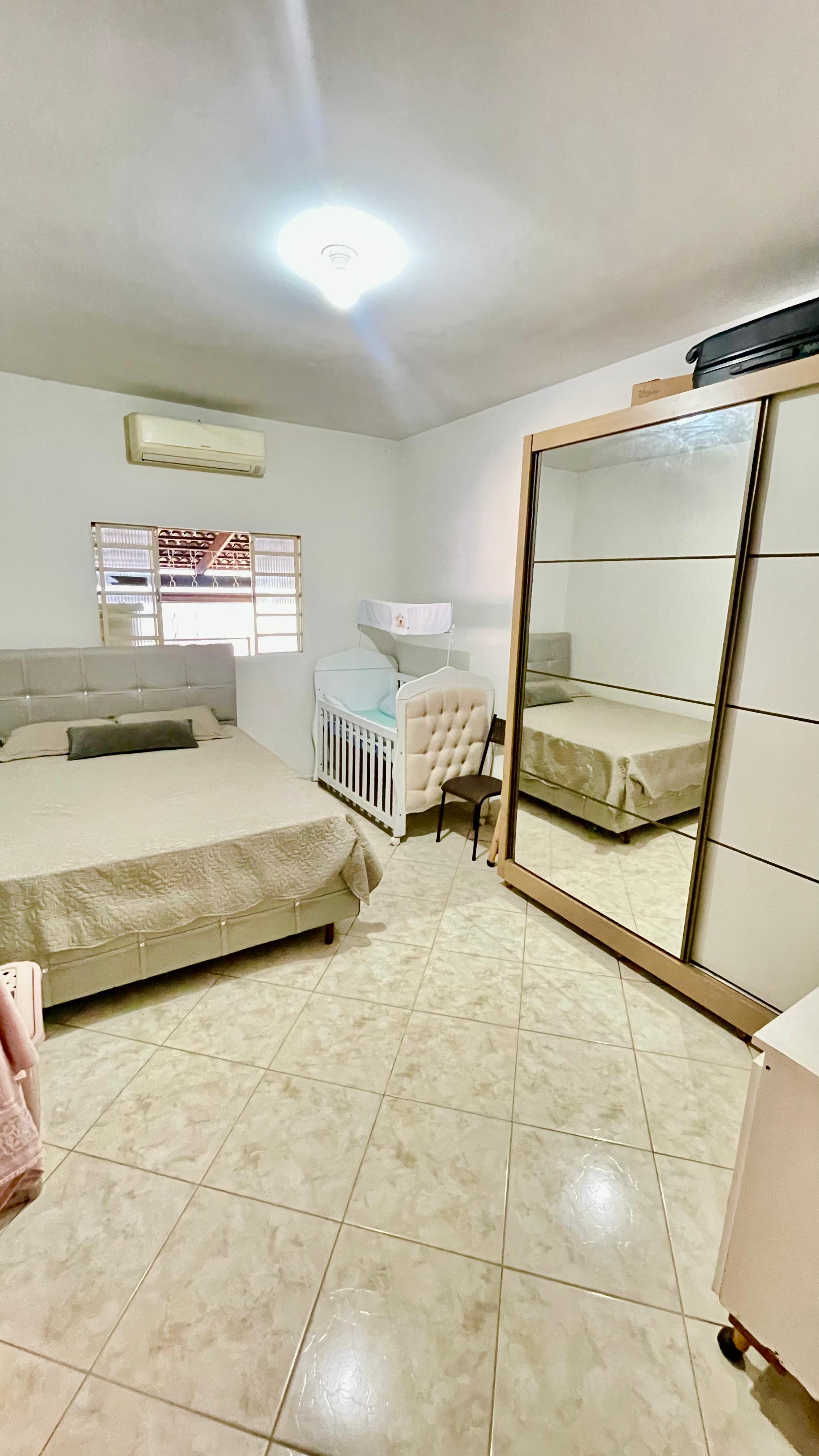 Ampla casa à venda ao lado do Terminal Recanto do Bosque — Goiânia-GO