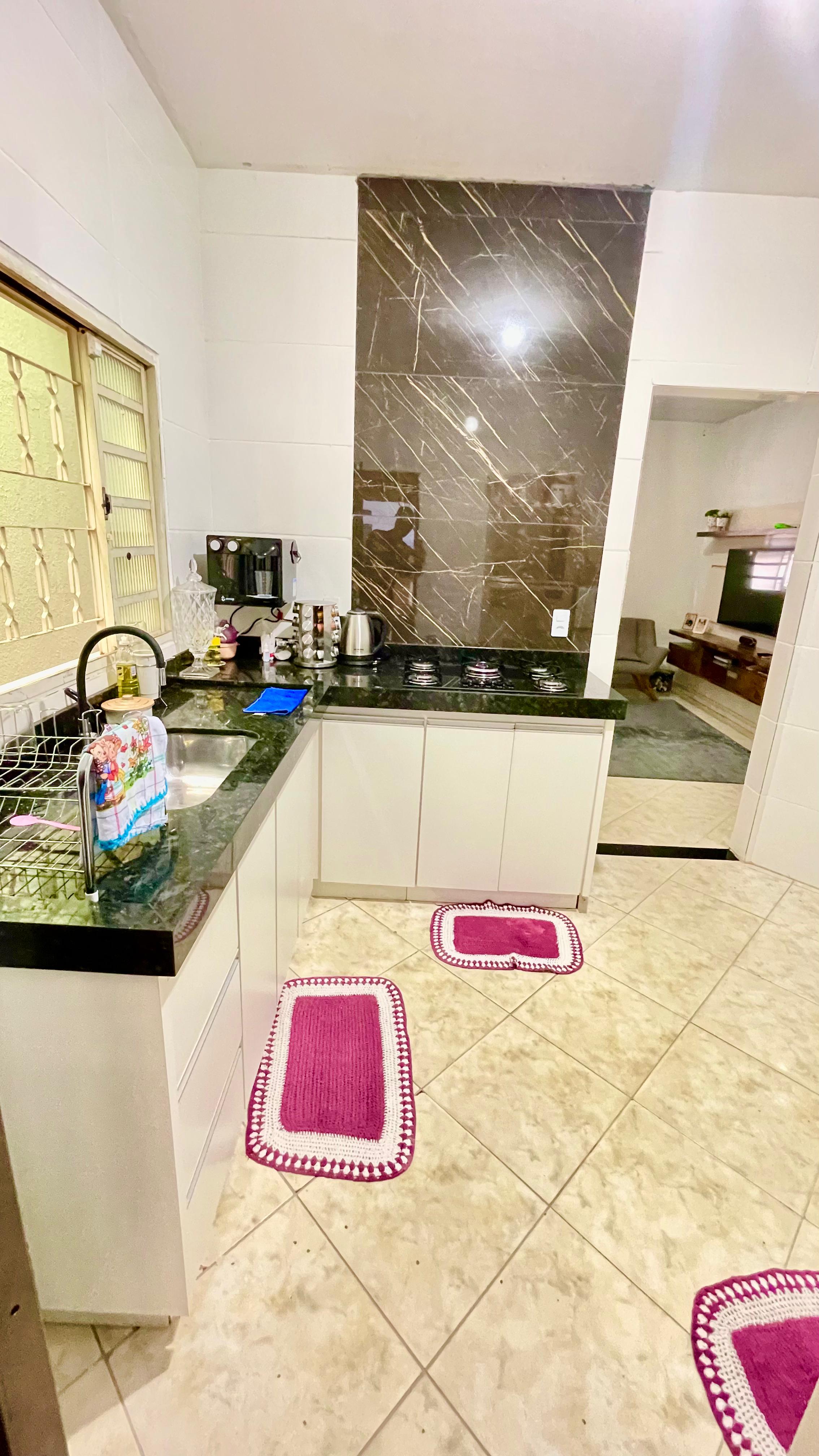 Ampla casa à venda ao lado do Terminal Recanto do Bosque — Goiânia-GO