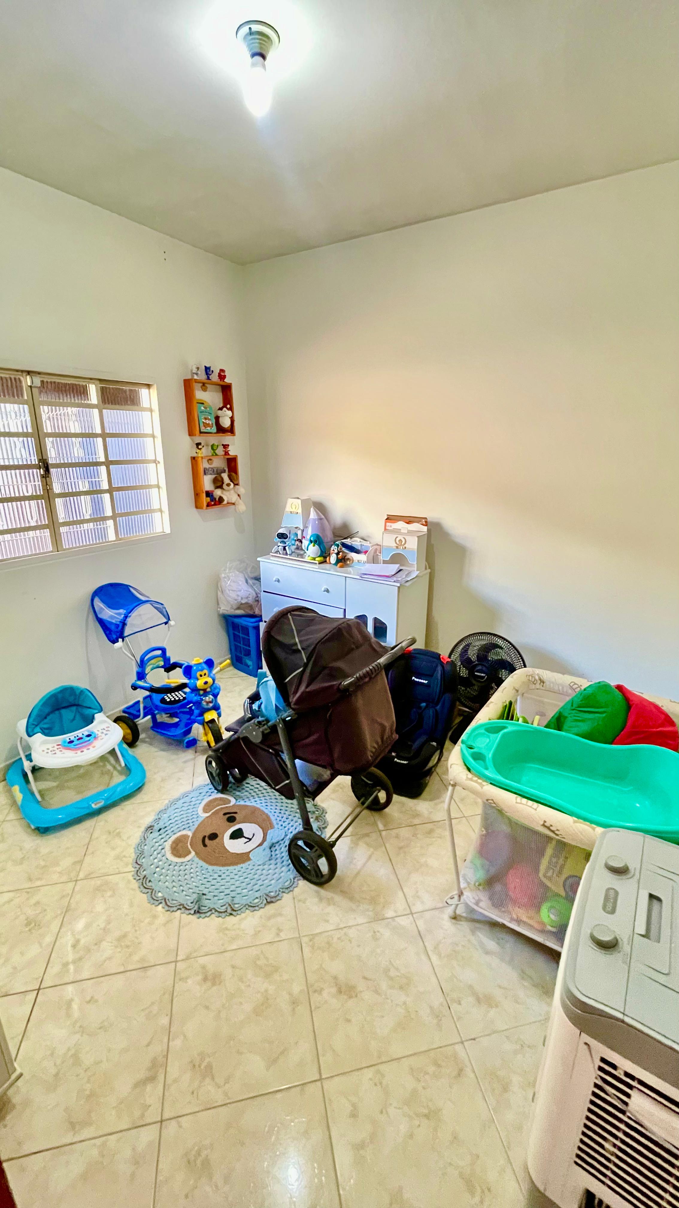 Ampla casa à venda ao lado do Terminal Recanto do Bosque — Goiânia-GO