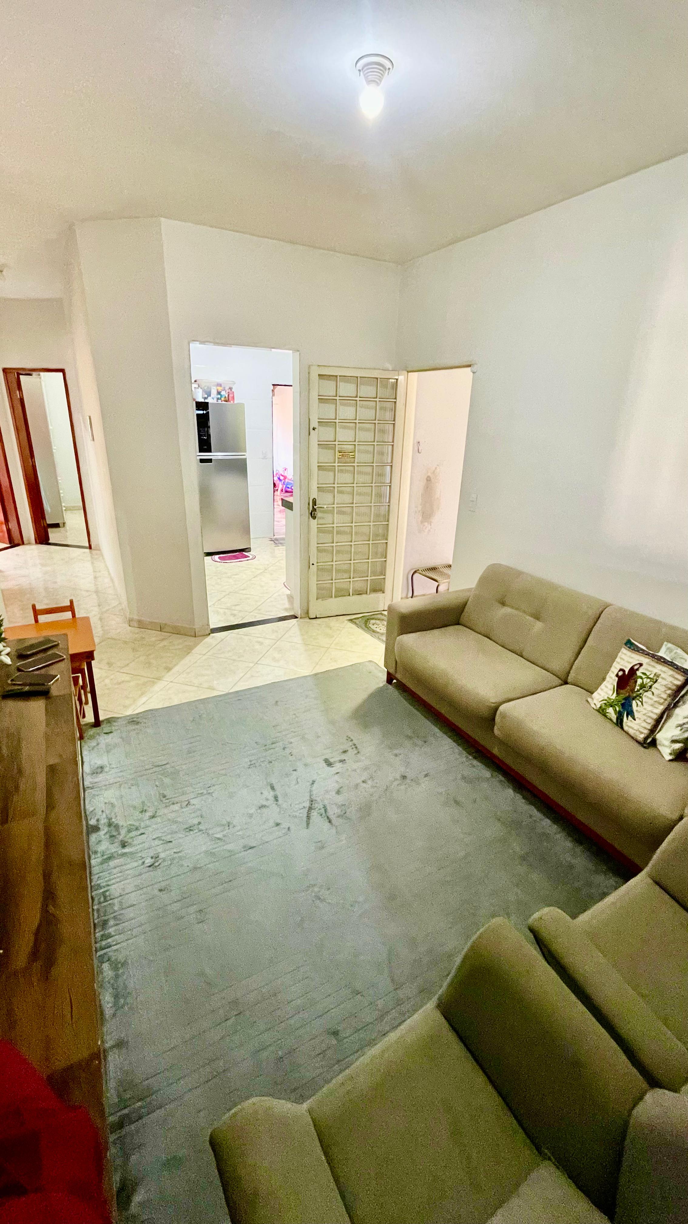 Ampla casa à venda ao lado do Terminal Recanto do Bosque — Goiânia-GO