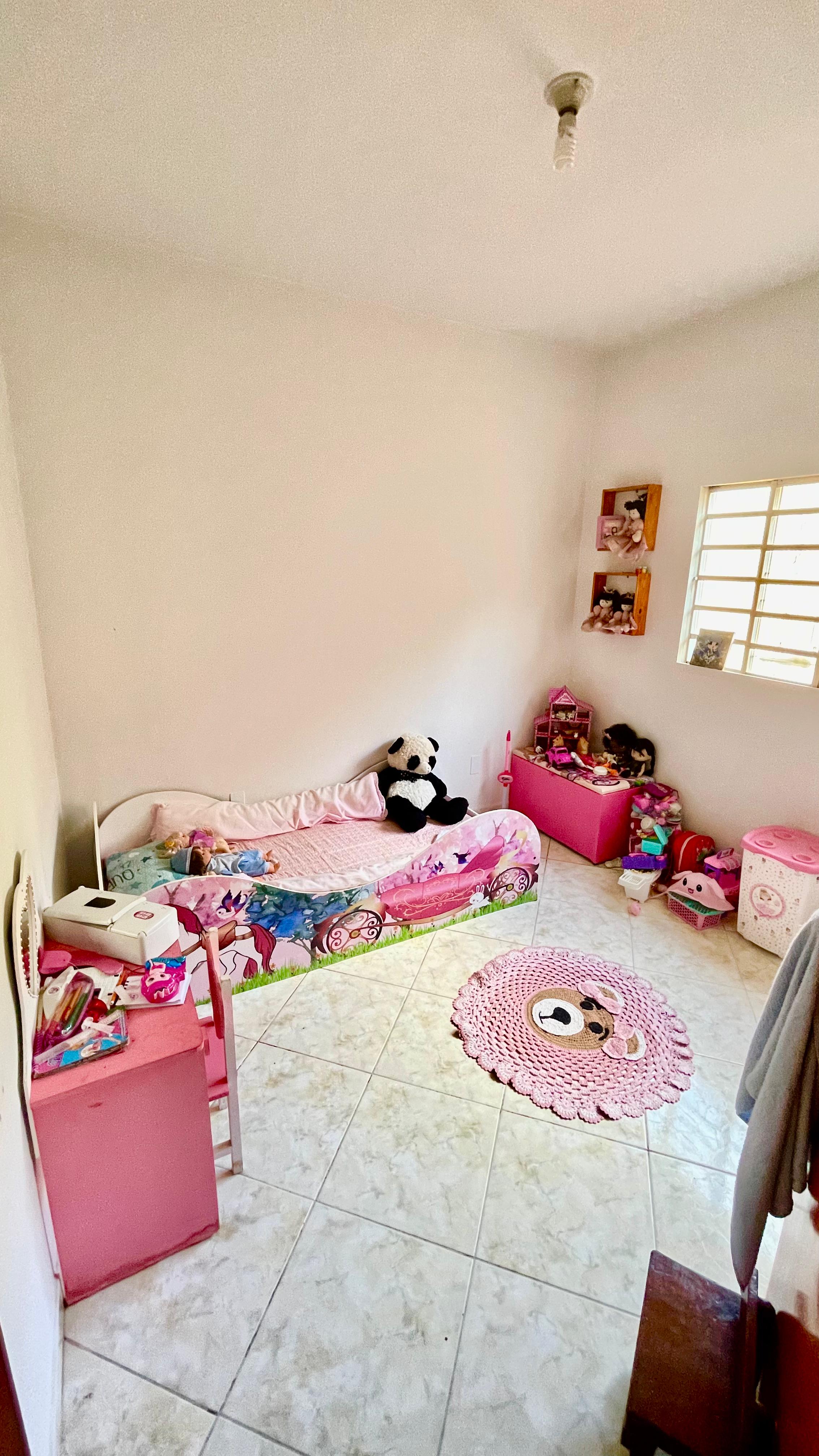 Ampla casa à venda ao lado do Terminal Recanto do Bosque — Goiânia-GO