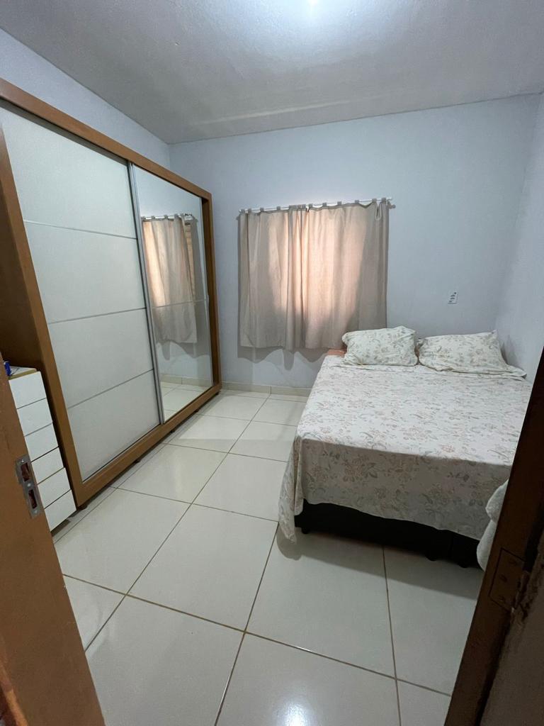 Este imóvel encantador oferece um lote generoso de 300 metros quadrados!