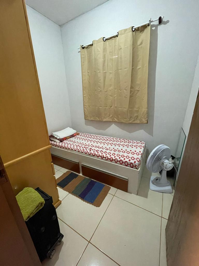 Este imóvel encantador oferece um lote generoso de 300 metros quadrados!