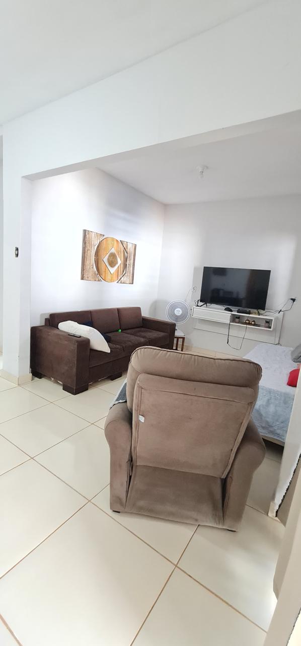 Este imóvel encantador oferece um lote generoso de 300 metros quadrados!