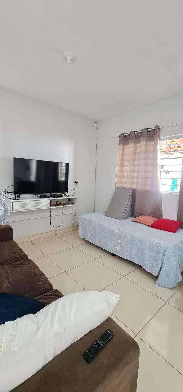 Este imóvel encantador oferece um lote generoso de 300 metros quadrados!