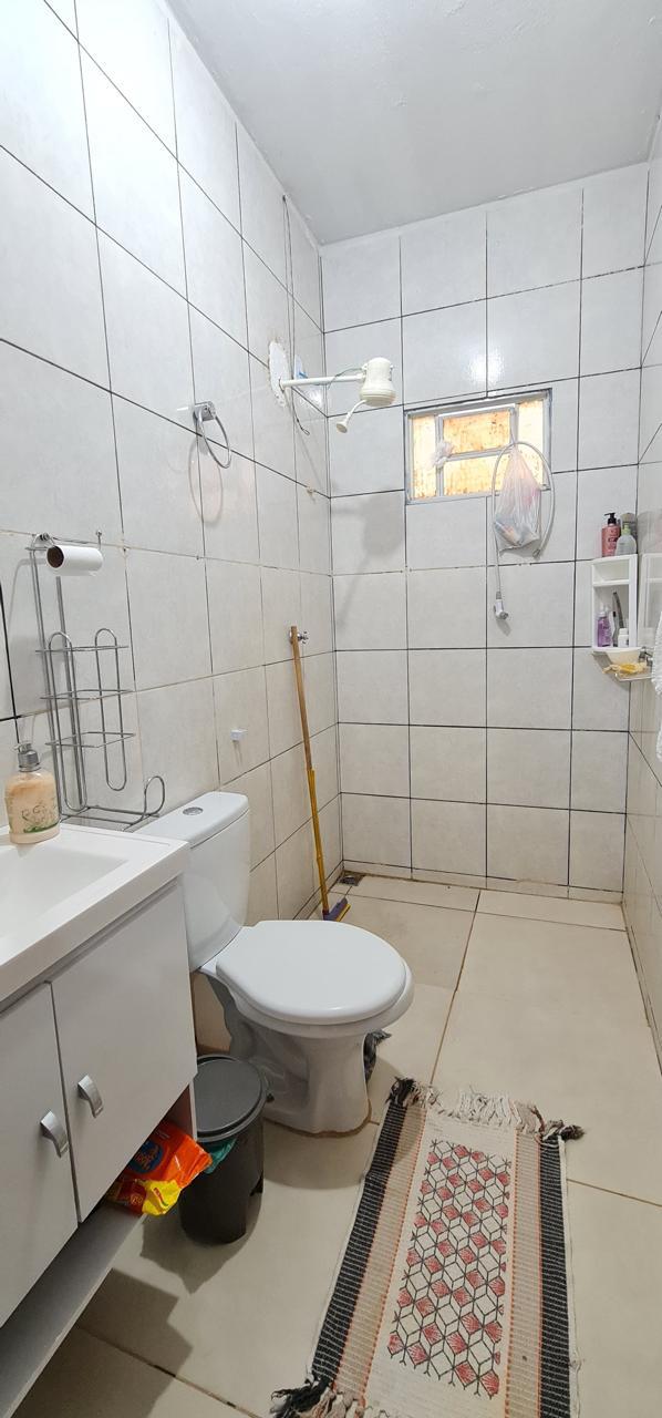 Este imóvel encantador oferece um lote generoso de 300 metros quadrados!