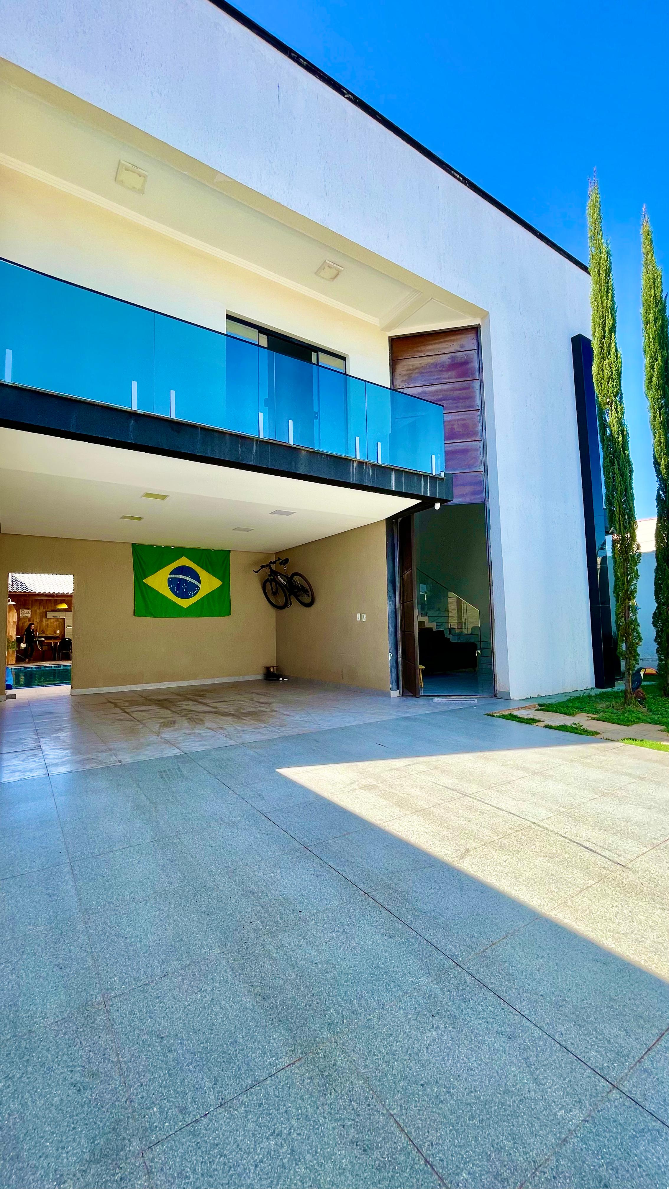 Sobrado para venda possui 225 metros quadrados com 3 quartos