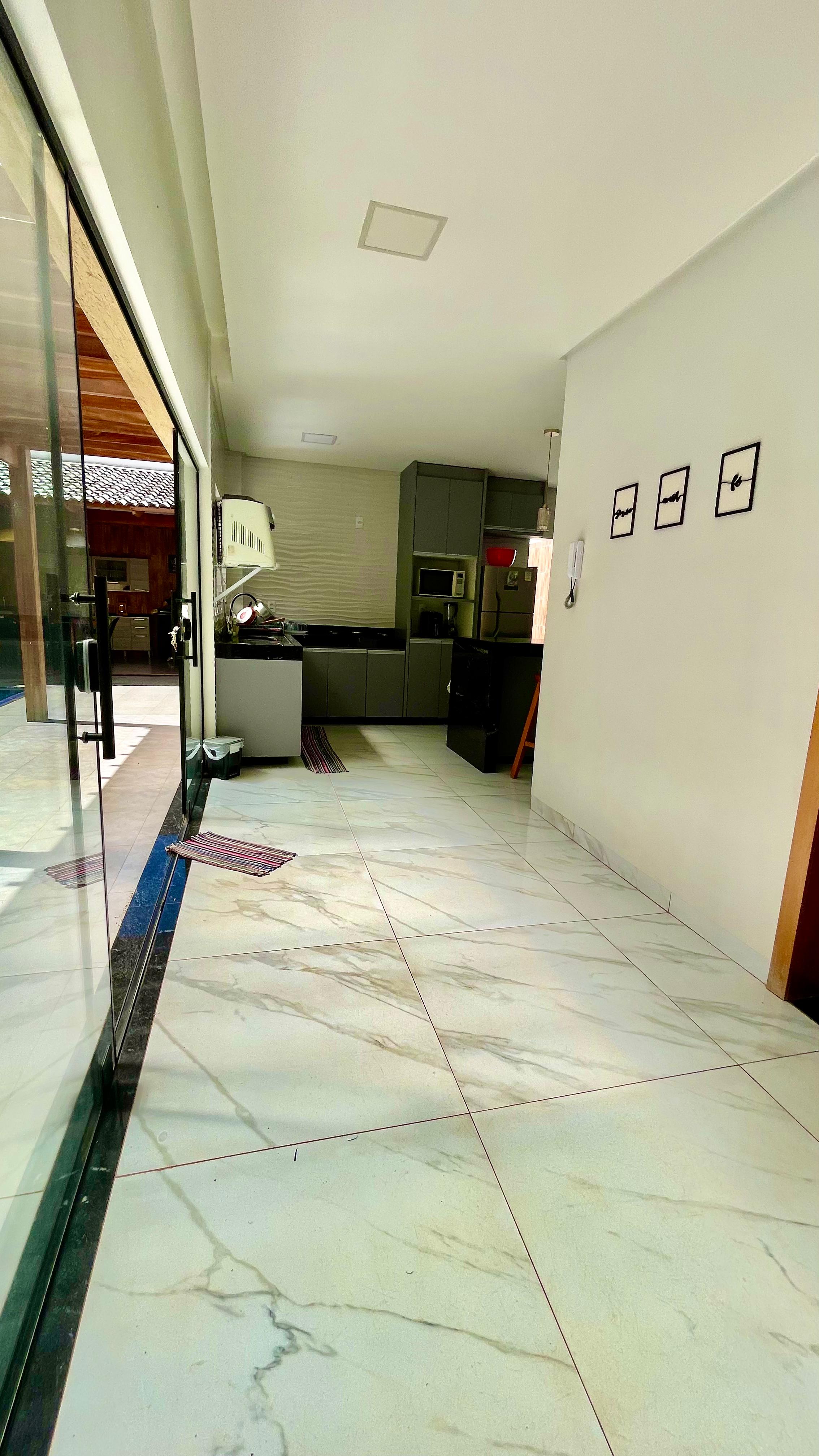 Sobrado para venda possui 225 metros quadrados com 3 quartos