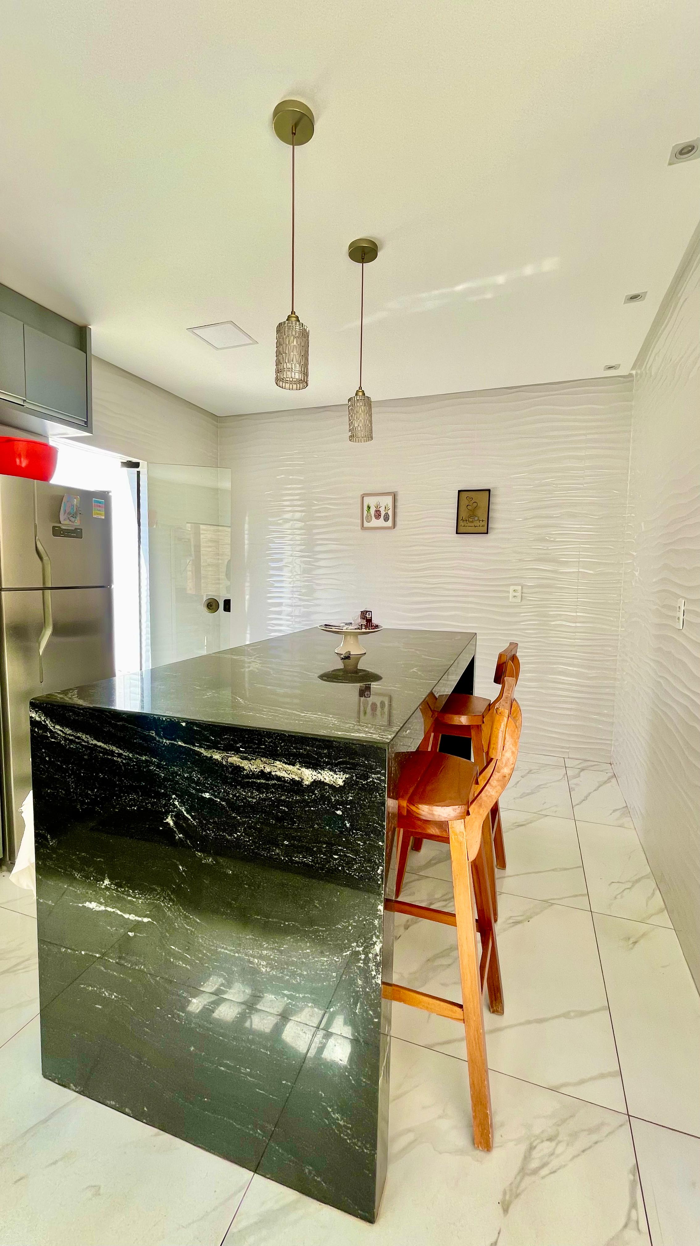 Sobrado para venda possui 225 metros quadrados com 3 quartos