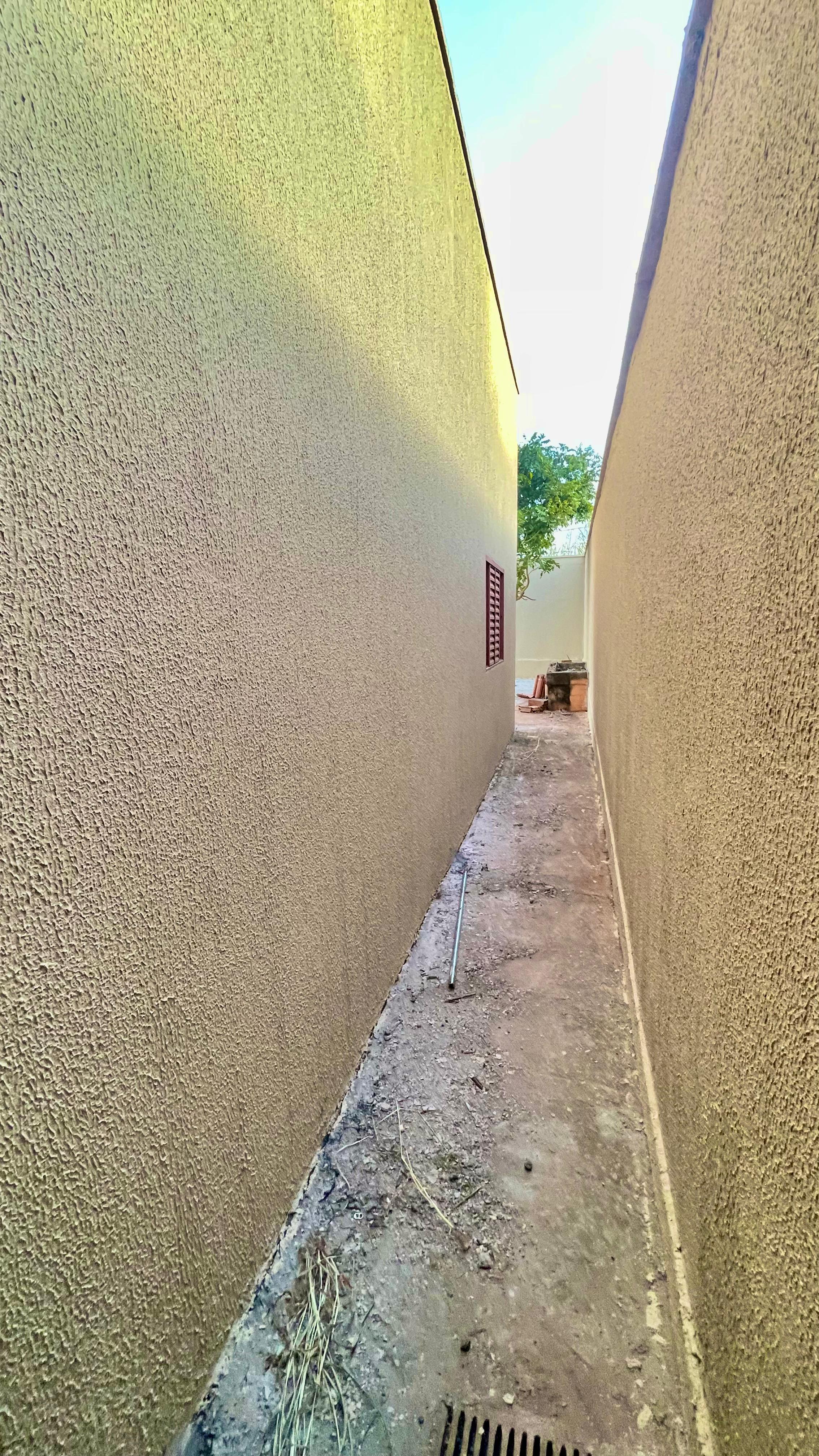 Uma casa super aconchegante com terreno de 200 metros quadrados e 120 de construção.