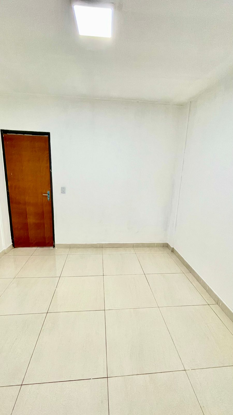 Imóvel para venda possui 200 metros quadrados com 2 quartos.