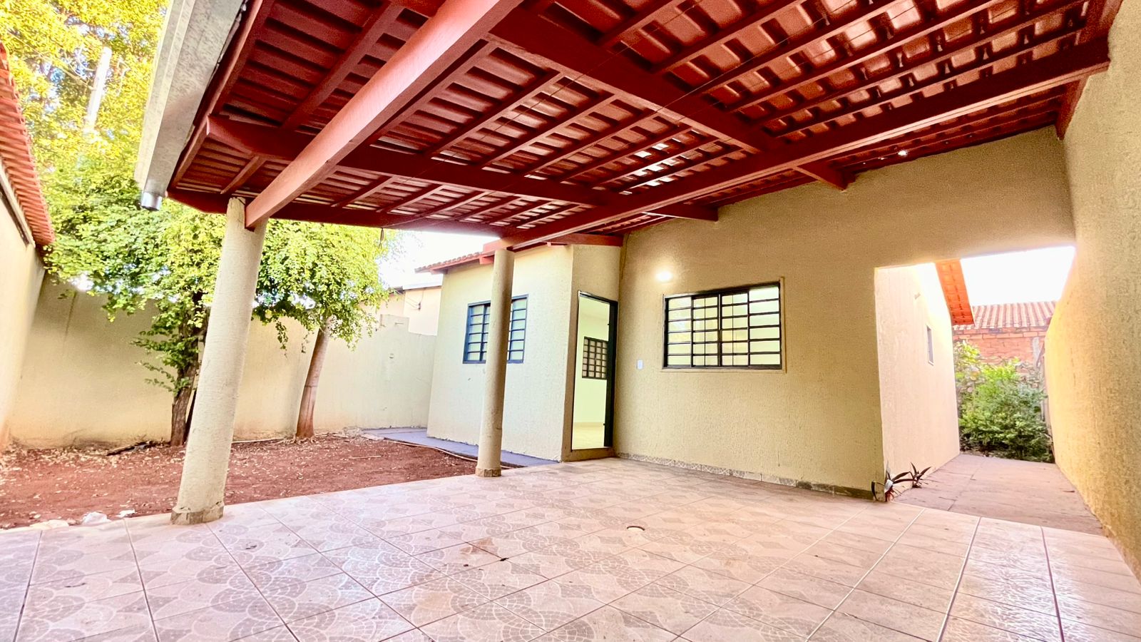 Imóvel para venda possui 200 metros quadrados com 2 quartos.