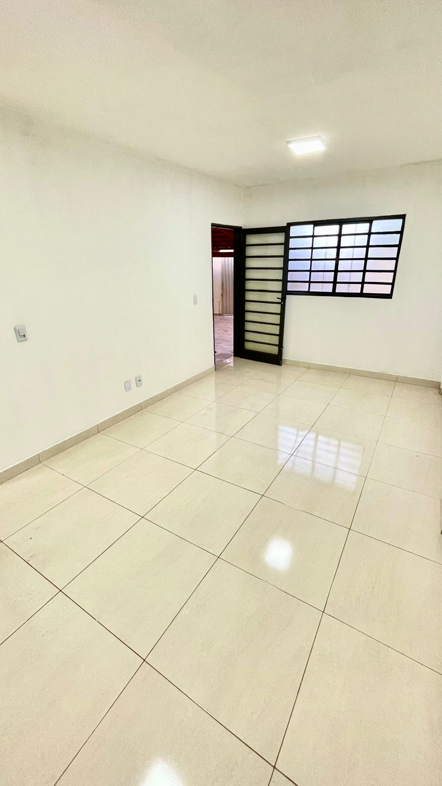 Imóvel para venda possui 200 metros quadrados com 2 quartos.