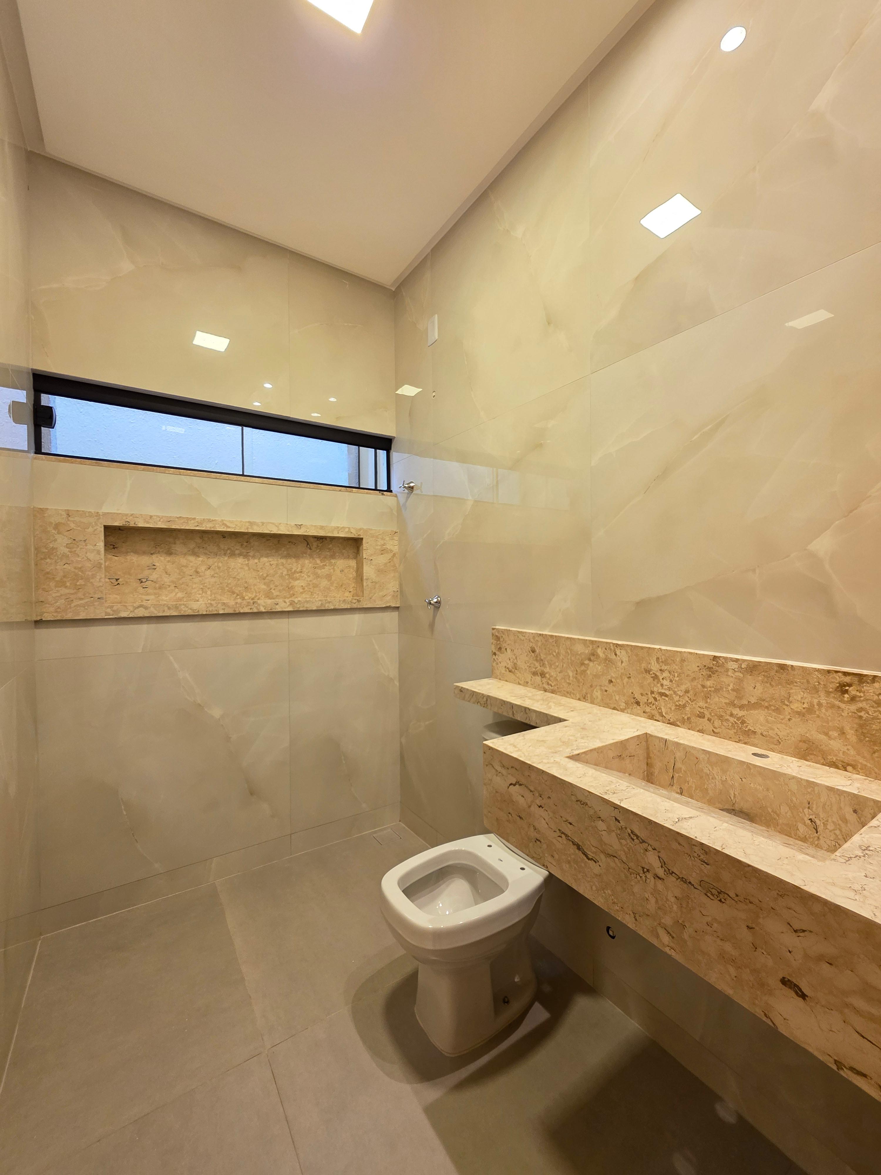 Casa com 03 Quartos e 02 banheiros à Venda, 152 m² por R$ 520.000,00