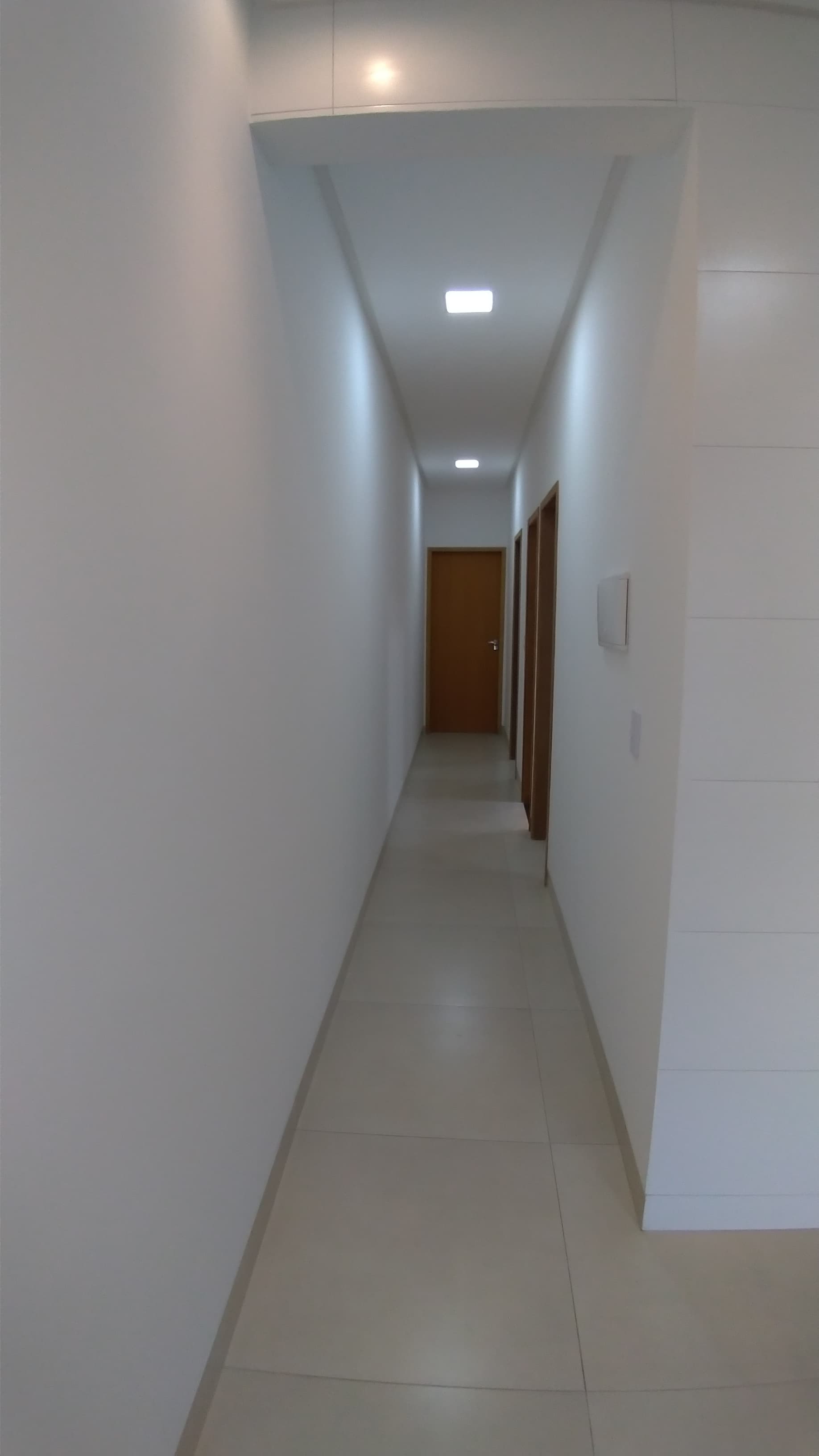 VENDO CASA DE 3 QUARTOS NA MELHOR LOCALIZAÇÃO da região do Setor NOVO PLANALTO - GOIÂNIA.