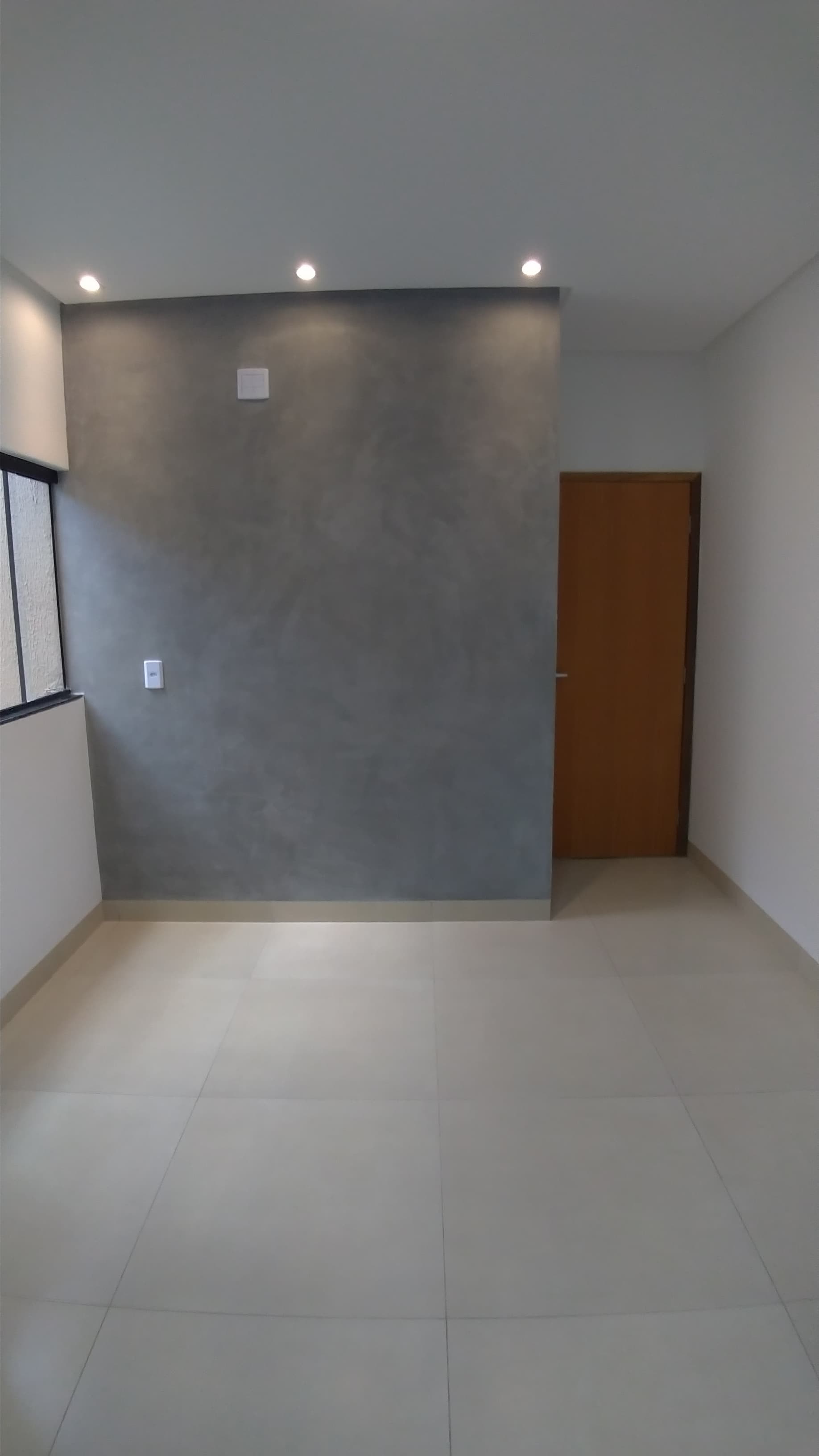 VENDO CASA DE 3 QUARTOS NA MELHOR LOCALIZAÇÃO da região do Setor NOVO PLANALTO - GOIÂNIA.