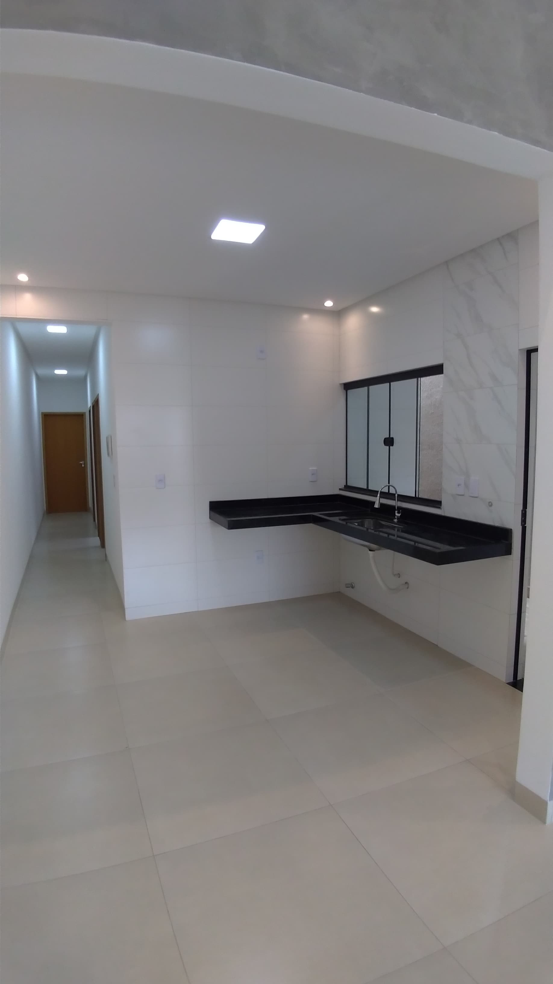 VENDO CASA DE 3 QUARTOS NA MELHOR LOCALIZAÇÃO da região do Setor NOVO PLANALTO - GOIÂNIA.