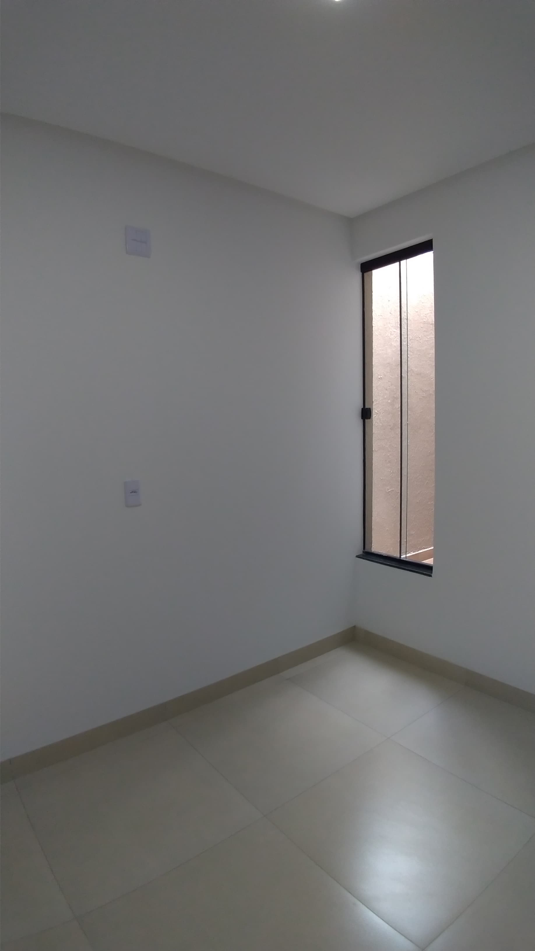 VENDO CASA DE 3 QUARTOS NA MELHOR LOCALIZAÇÃO da região do Setor NOVO PLANALTO - GOIÂNIA.