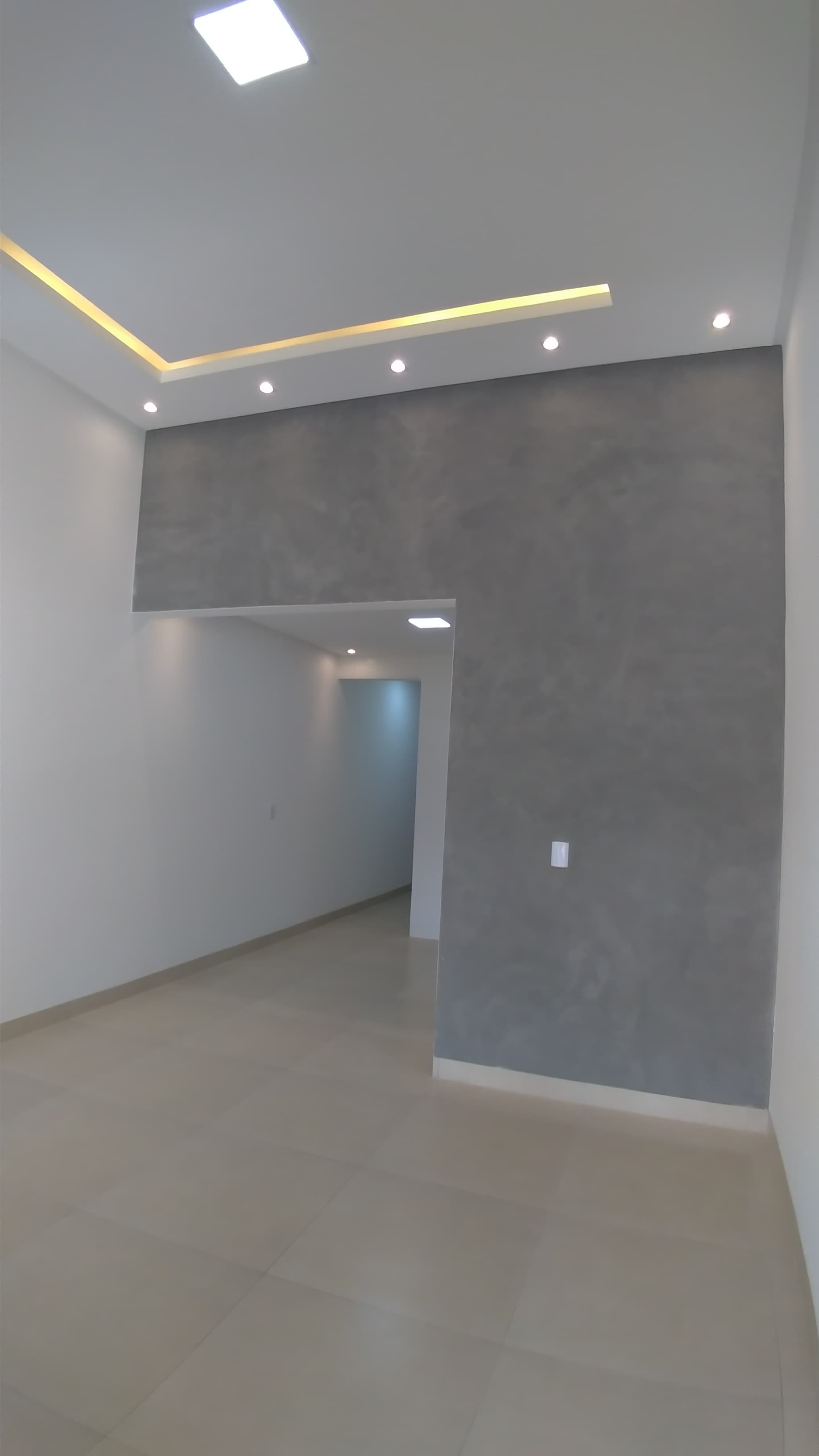 VENDO CASA DE 3 QUARTOS NA MELHOR LOCALIZAÇÃO da região do Setor NOVO PLANALTO - GOIÂNIA.