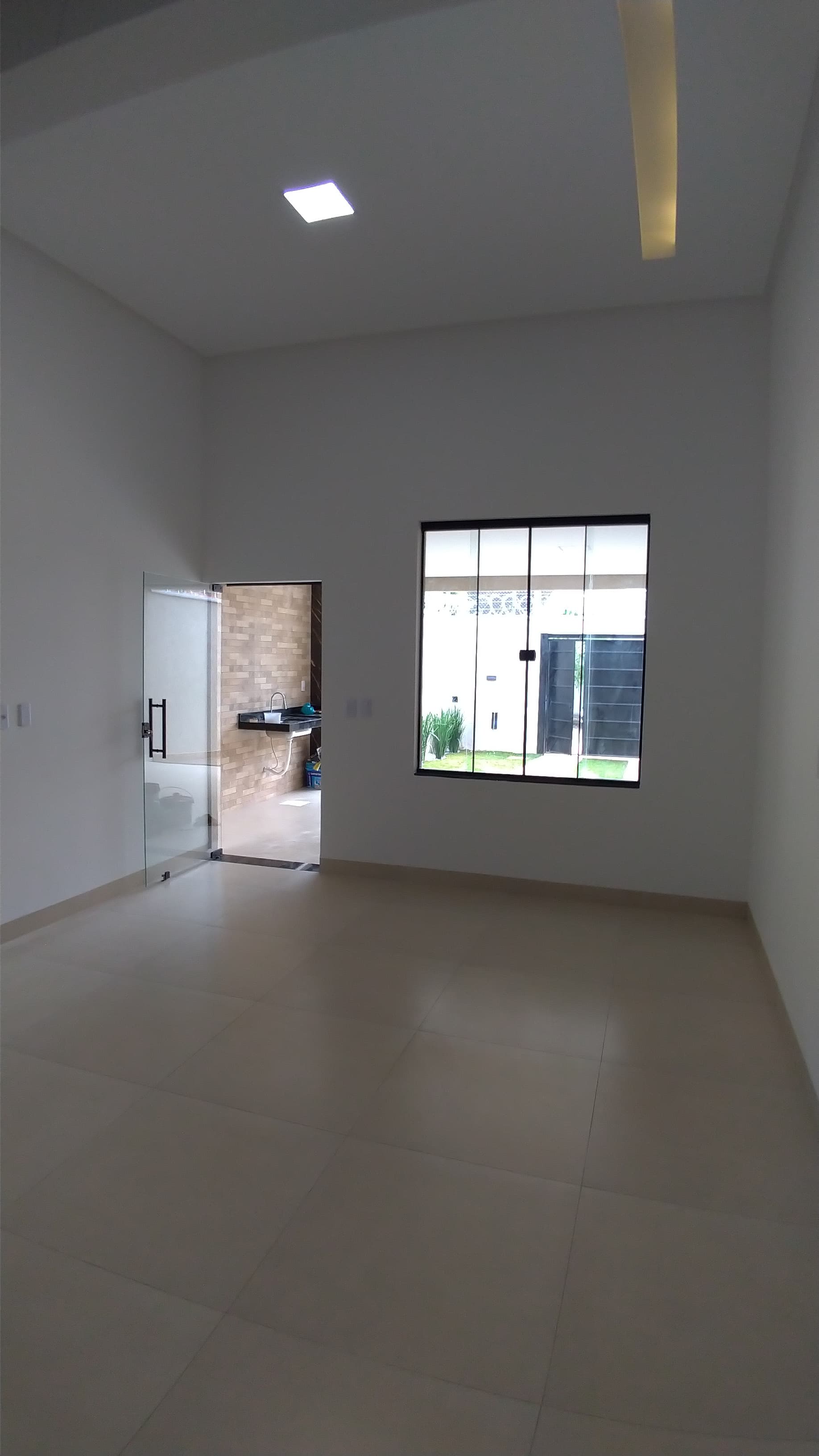 VENDO CASA DE 3 QUARTOS NA MELHOR LOCALIZAÇÃO da região do Setor NOVO PLANALTO - GOIÂNIA.