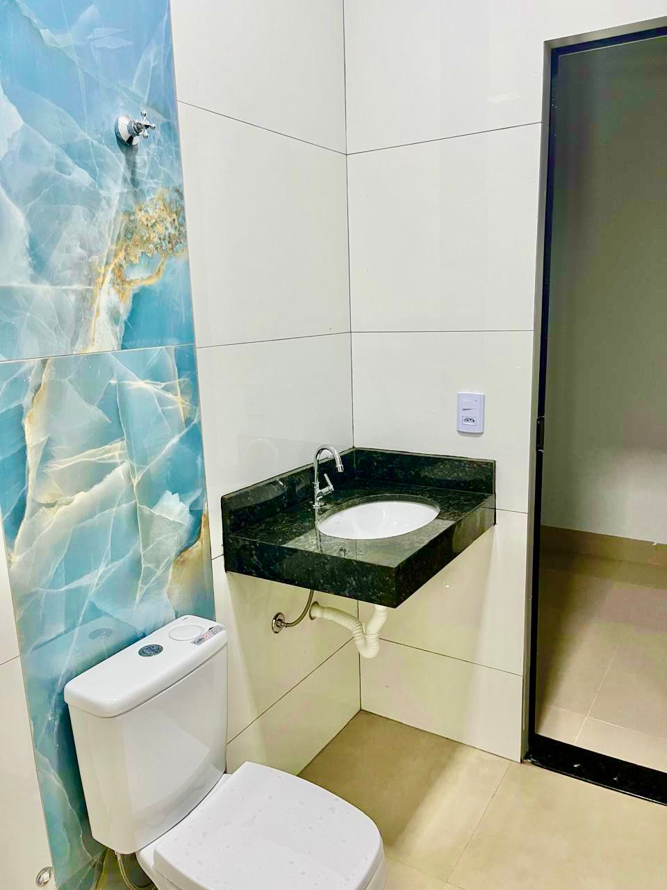 Casa aconchegante com área gourmet disponível para venda. 