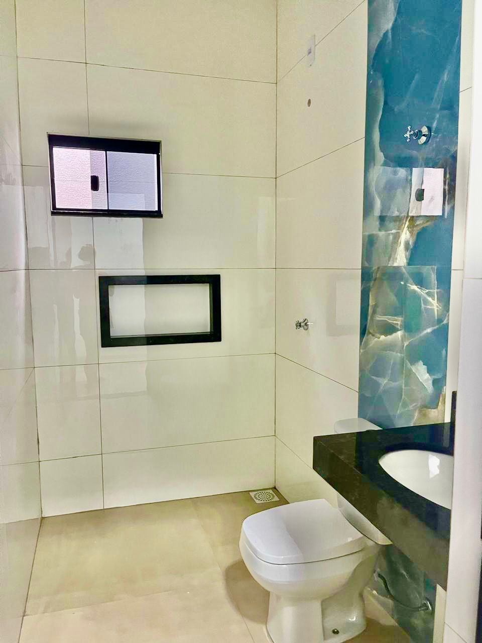 Casa aconchegante com área gourmet disponível para venda. 