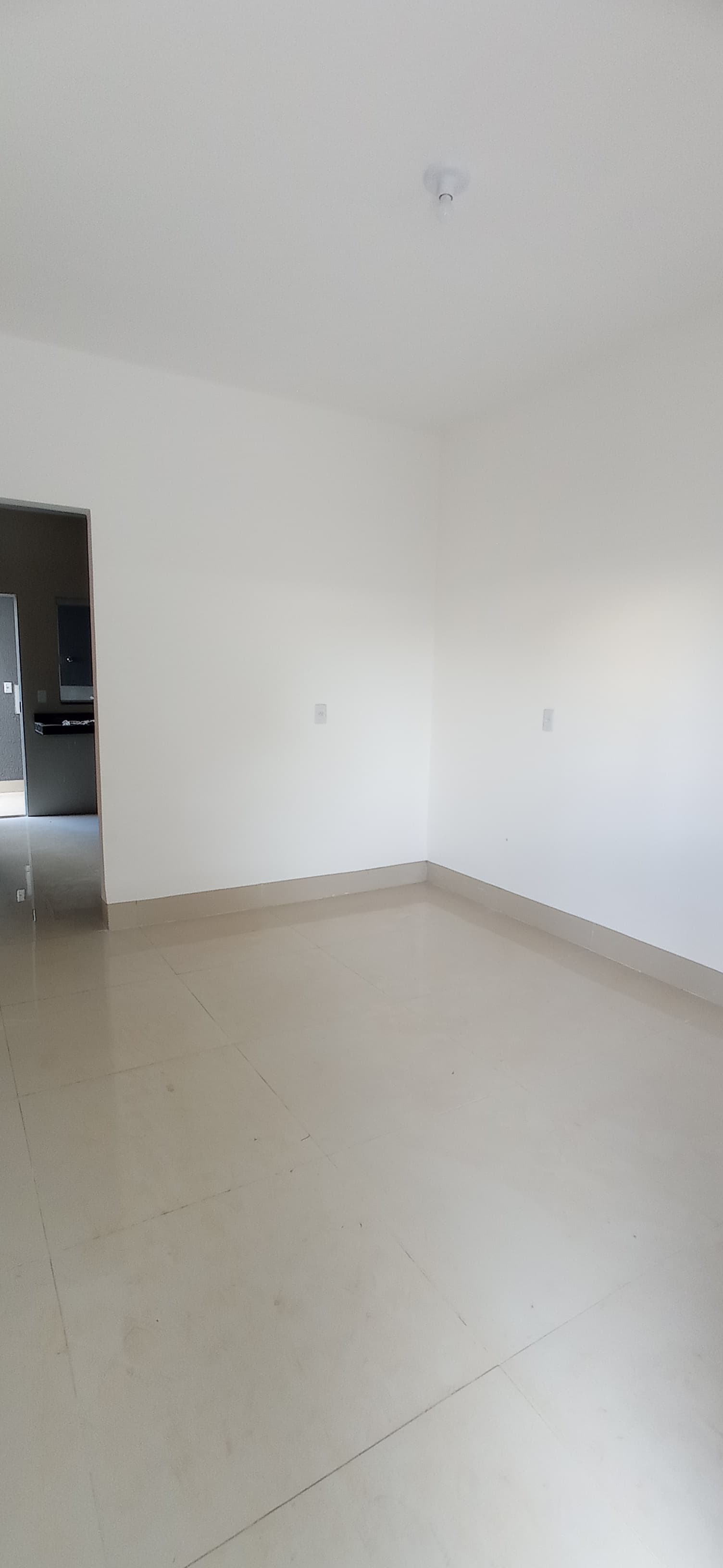 Casa disponível para venda, aceita financiamento.