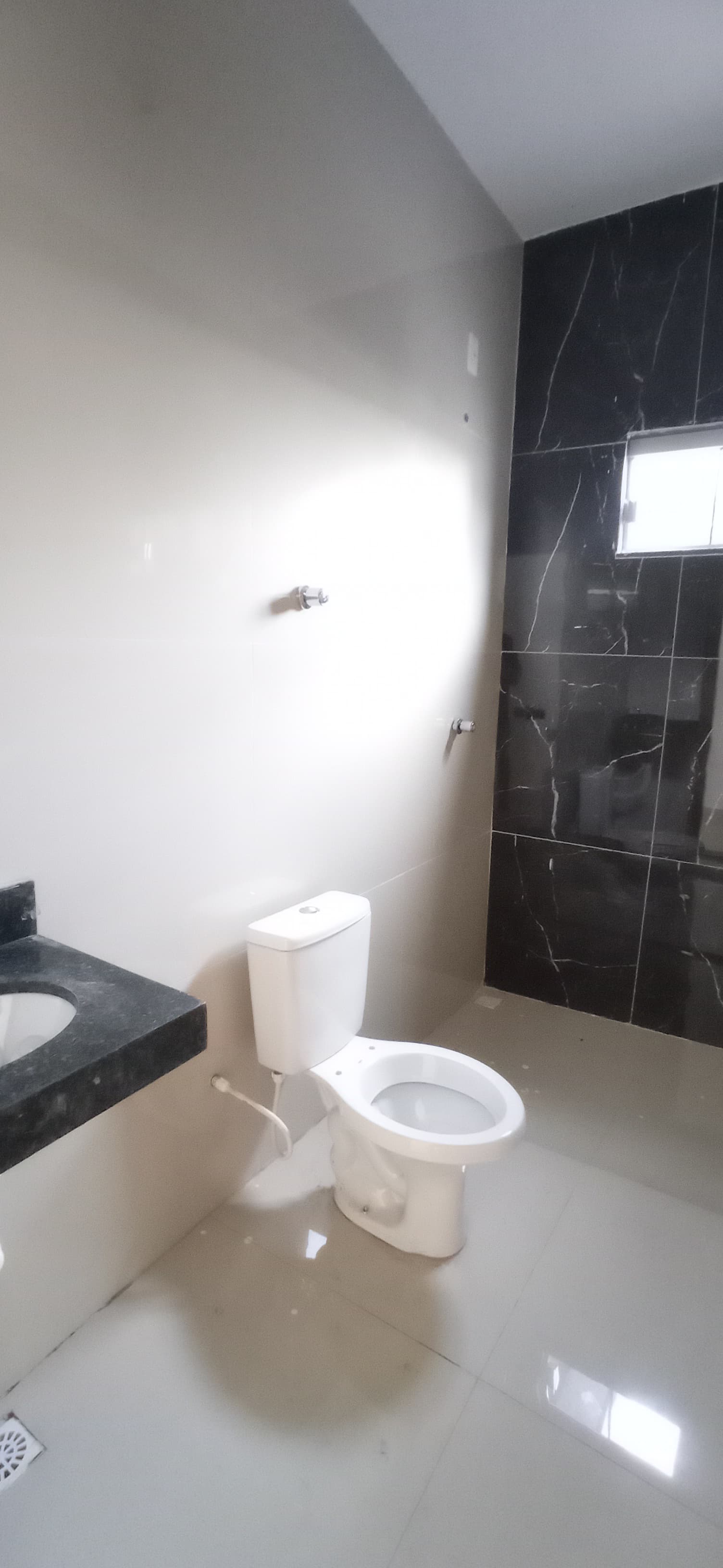 Casa disponível para venda, aceita financiamento.