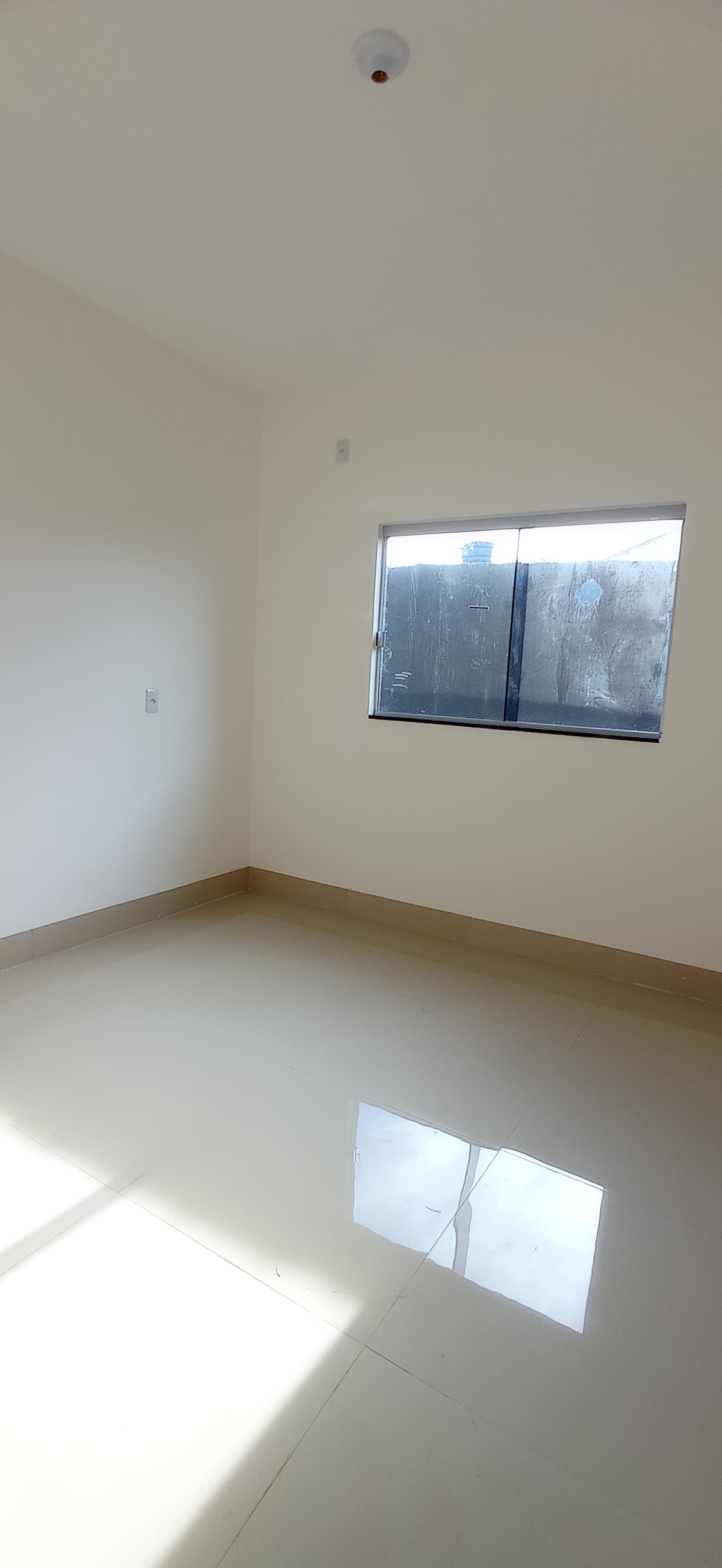 Casa disponível para venda, aceita financiamento.