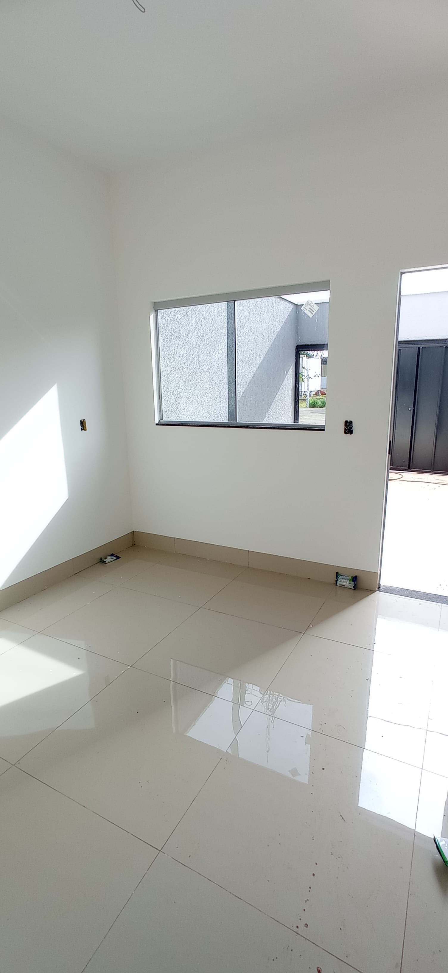 Casa disponível para venda, aceita financiamento.