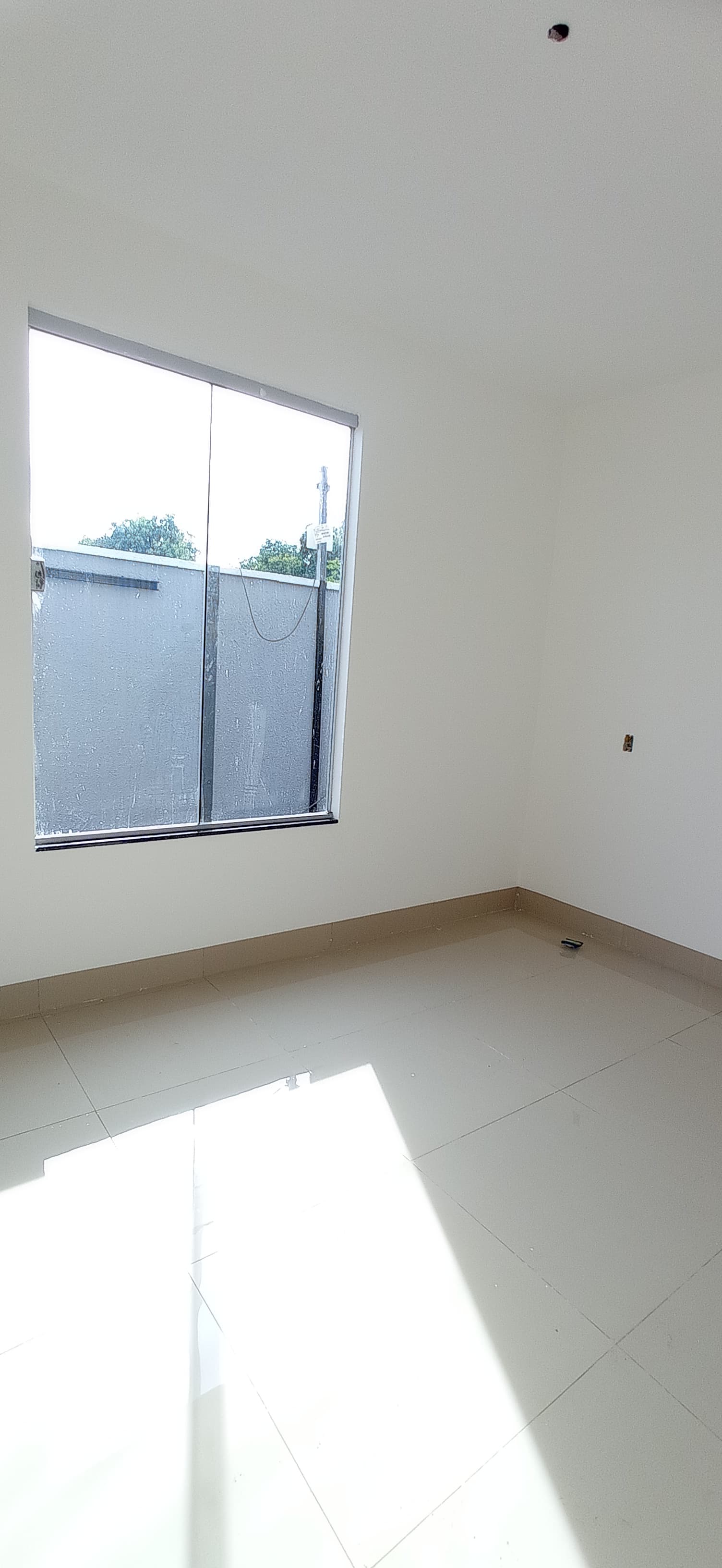 Casa disponível para venda, aceita financiamento.