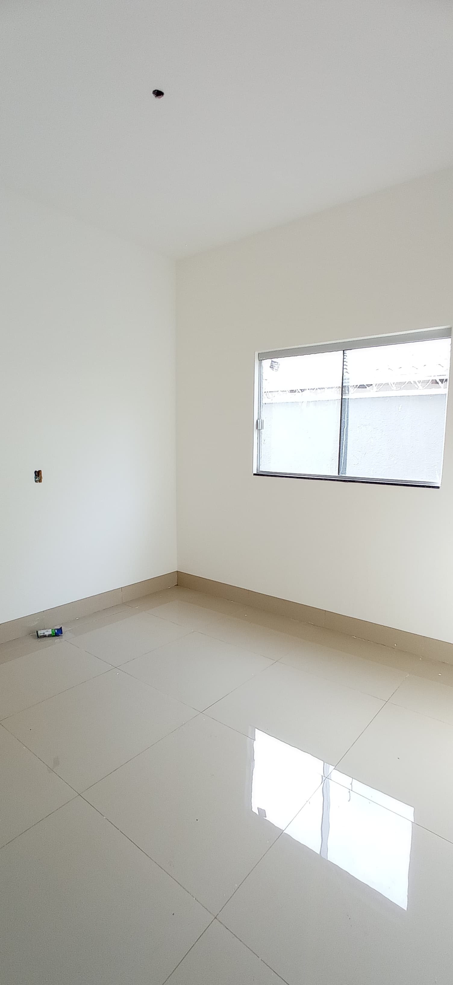 Casa disponível para venda, aceita financiamento.