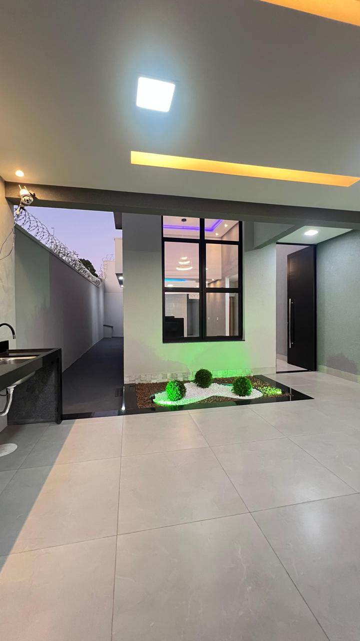 Casa auto padrão com 03 suítes disponível para venda, aceita financiamento.