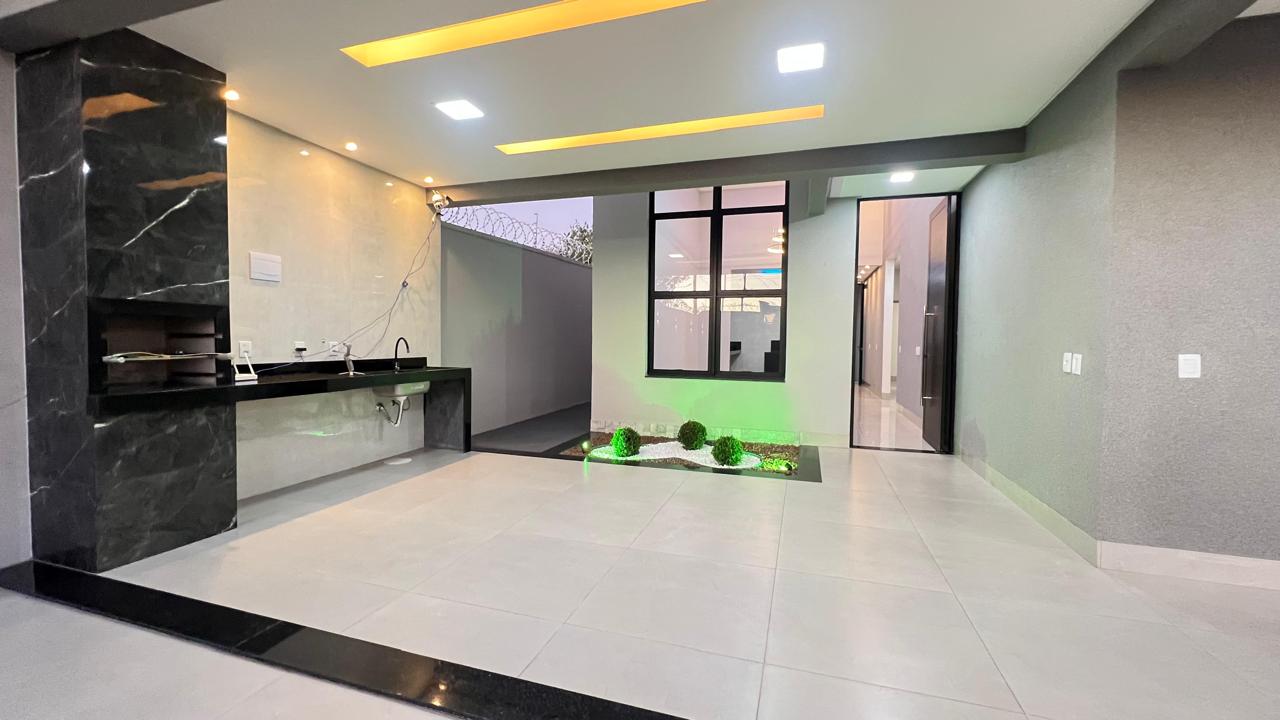 Casa auto padrão com 03 suítes disponível para venda, aceita financiamento.