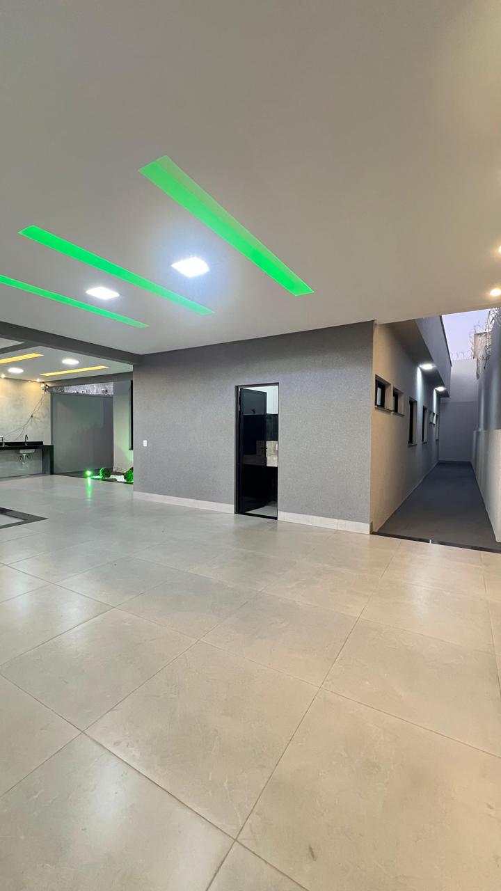 Casa auto padrão com 03 suítes disponível para venda, aceita financiamento.