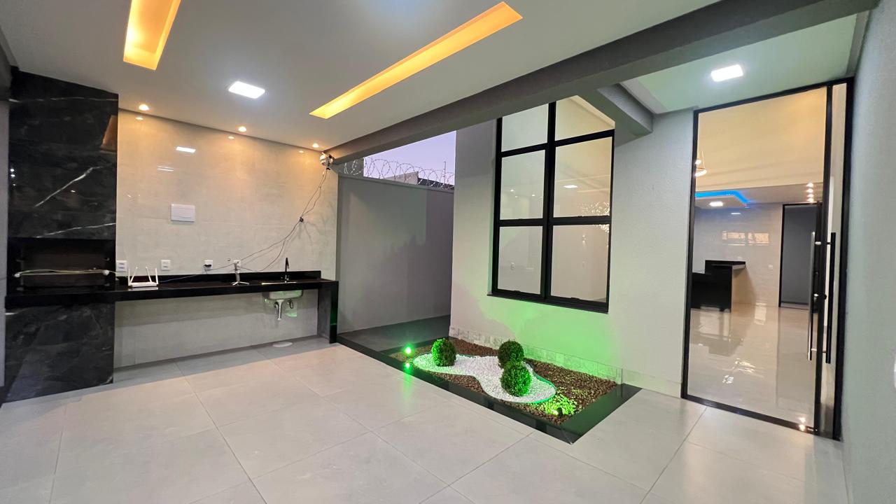 Casa auto padrão com 03 suítes disponível para venda, aceita financiamento.