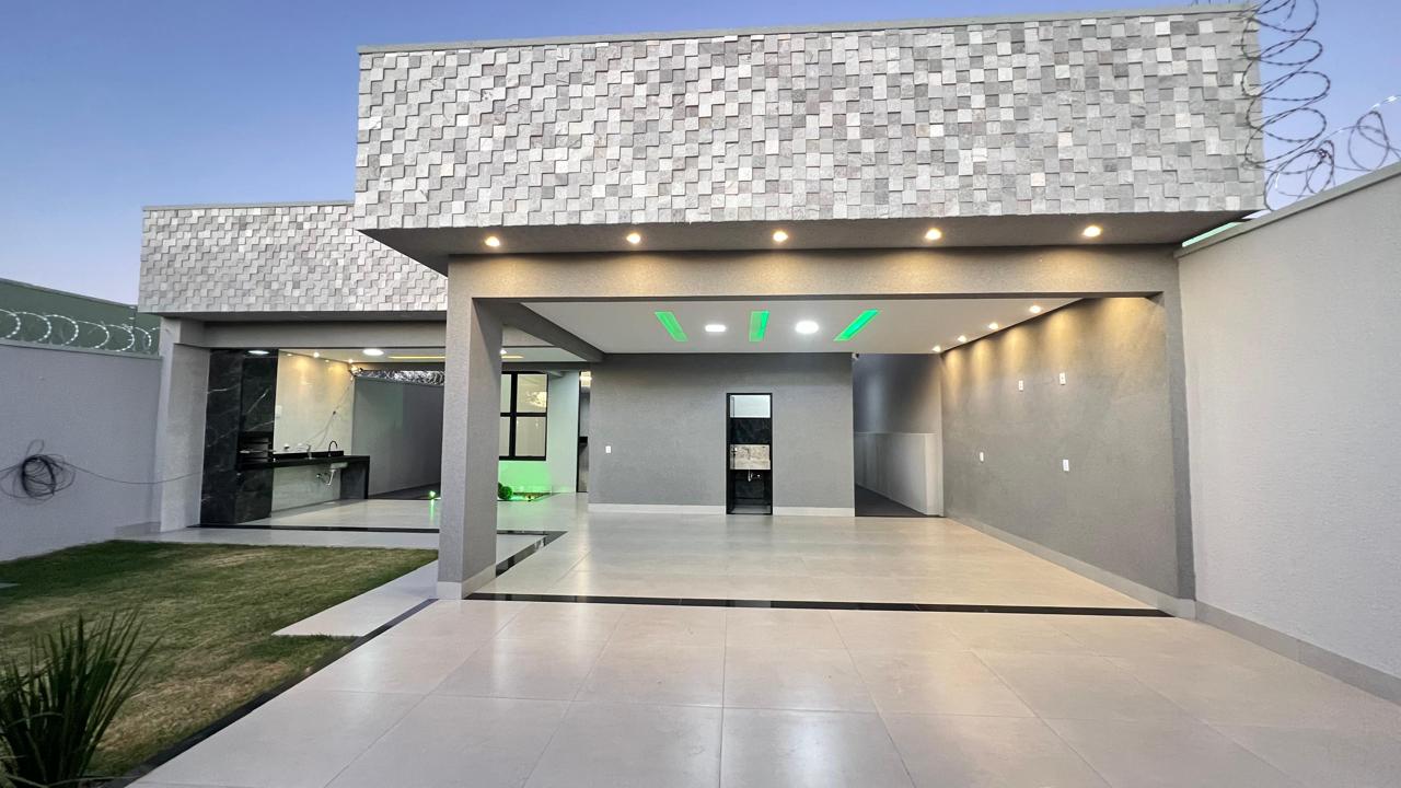Casa auto padrão com 03 suítes disponível para venda, aceita financiamento.