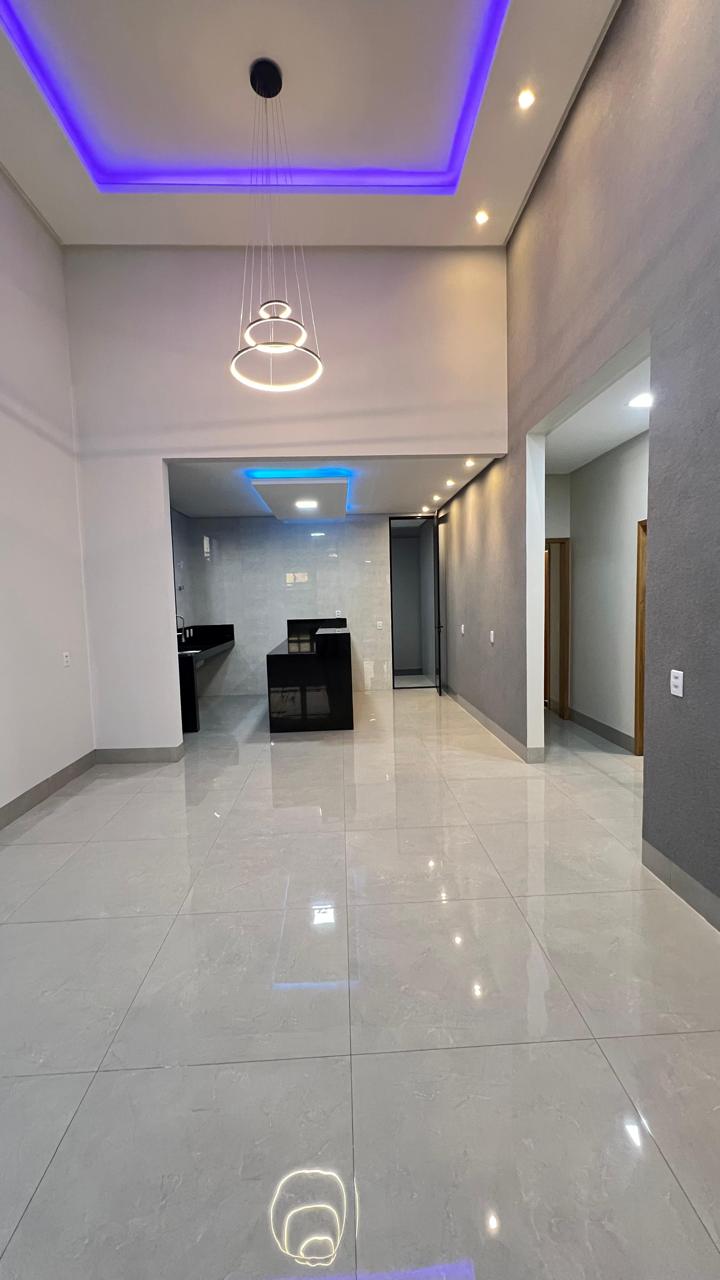 Casa auto padrão com 03 suítes disponível para venda, aceita financiamento.