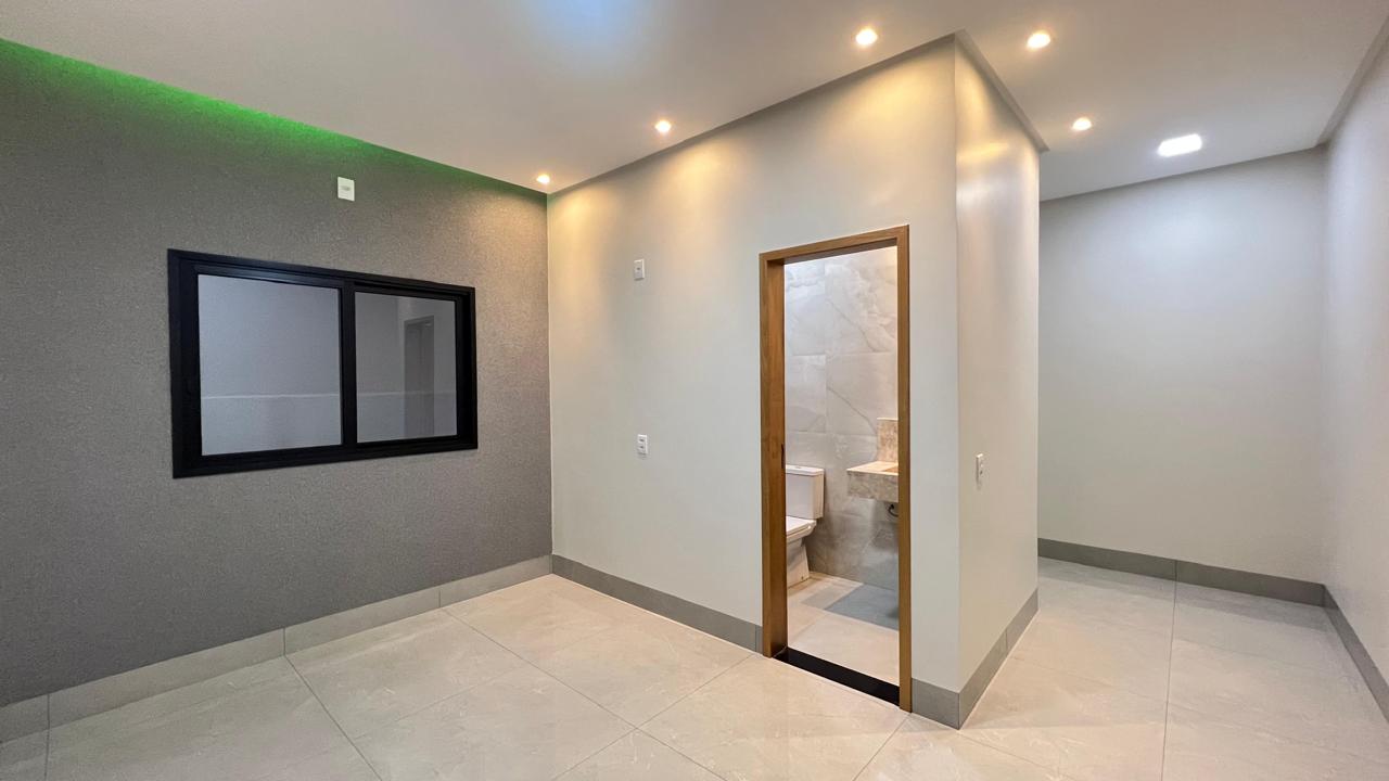 Casa auto padrão com 03 suítes disponível para venda, aceita financiamento.