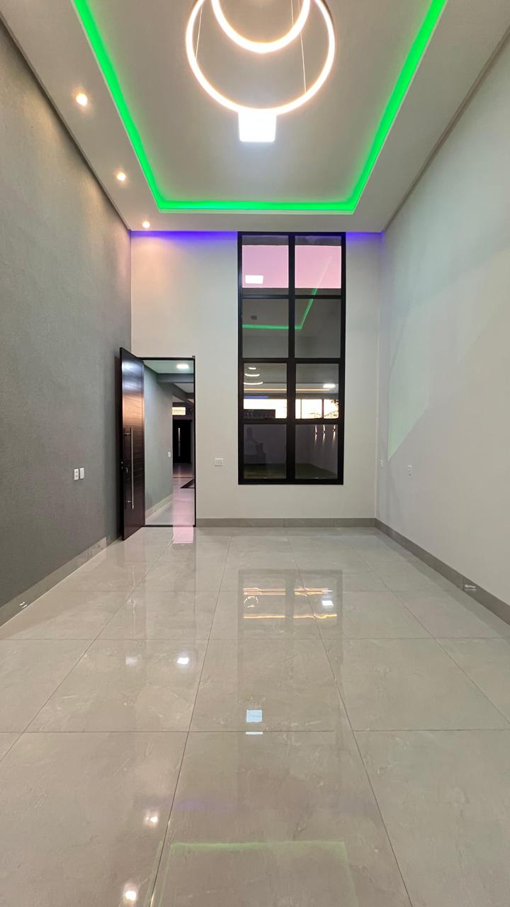 Casa auto padrão com 03 suítes disponível para venda, aceita financiamento.