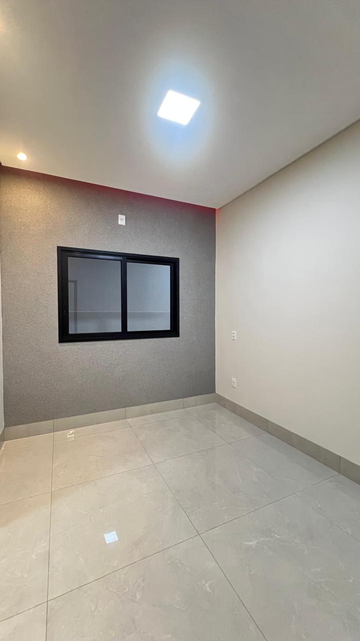 Casa auto padrão com 03 suítes disponível para venda, aceita financiamento.