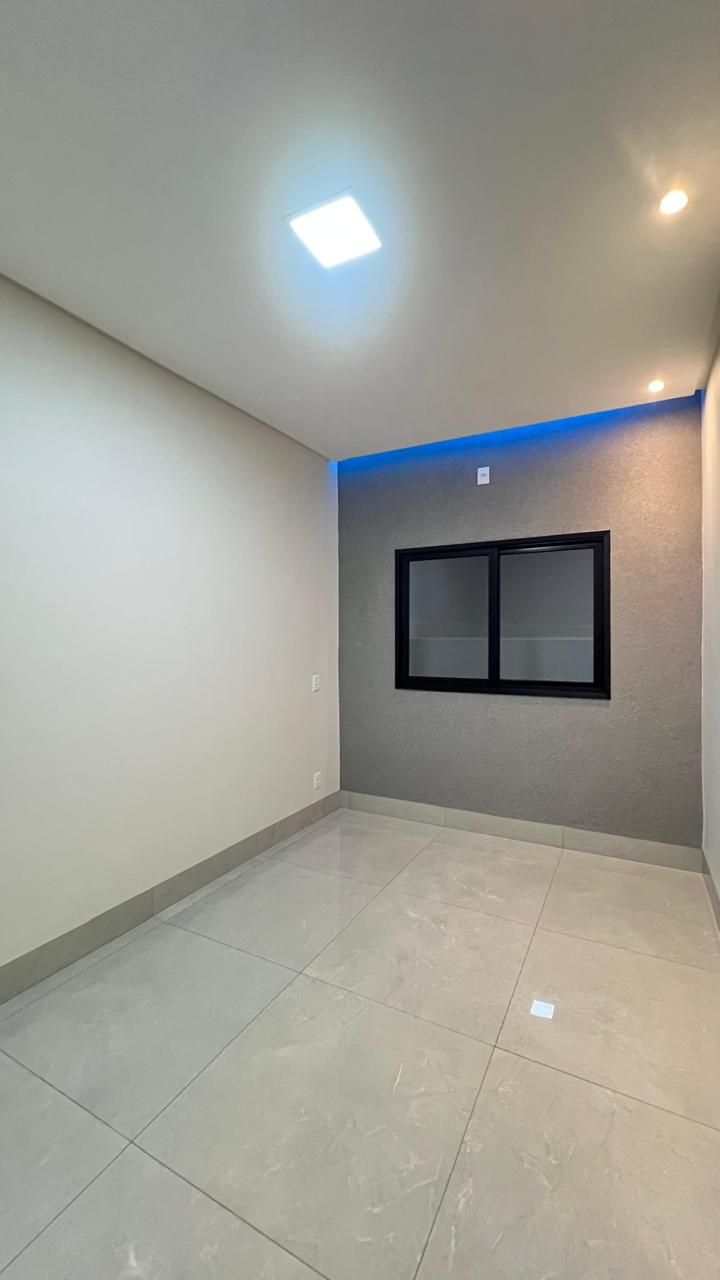 Casa auto padrão com 03 suítes disponível para venda, aceita financiamento.
