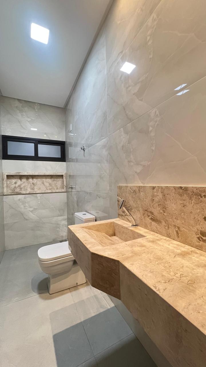 Casa auto padrão com 03 suítes disponível para venda, aceita financiamento.